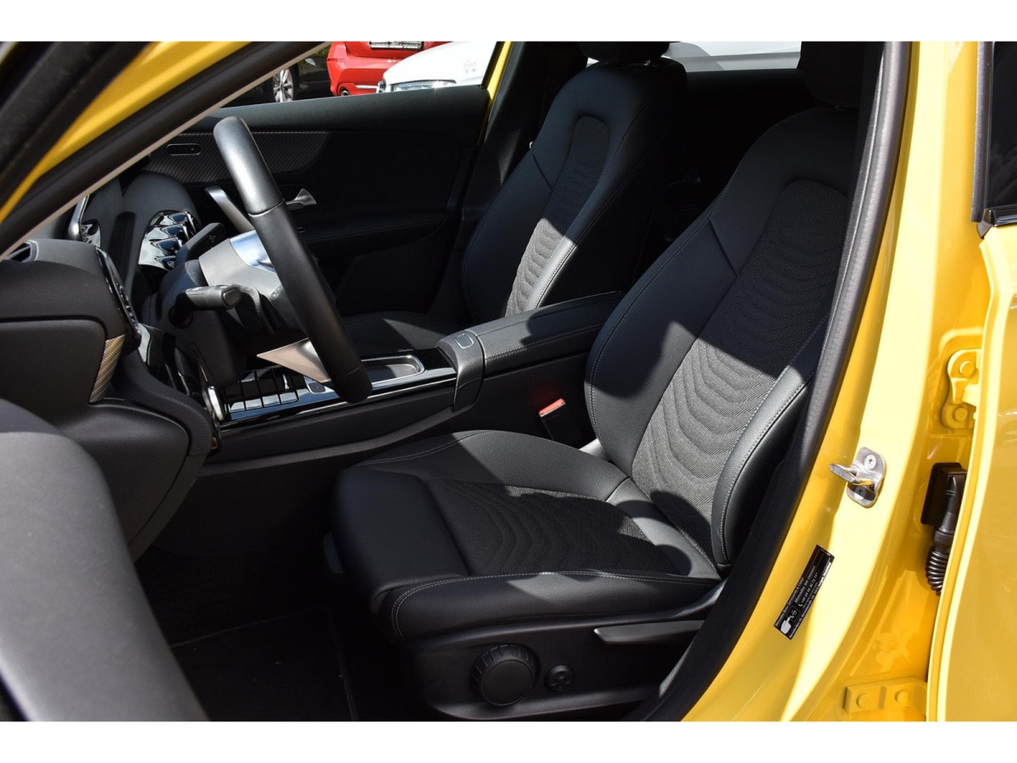 Mercedes A 200 d Progressive 8G-DCT TISSU-CUIR GPS CAM P.NIGHT 1° MAIN (2024) - Photo 6