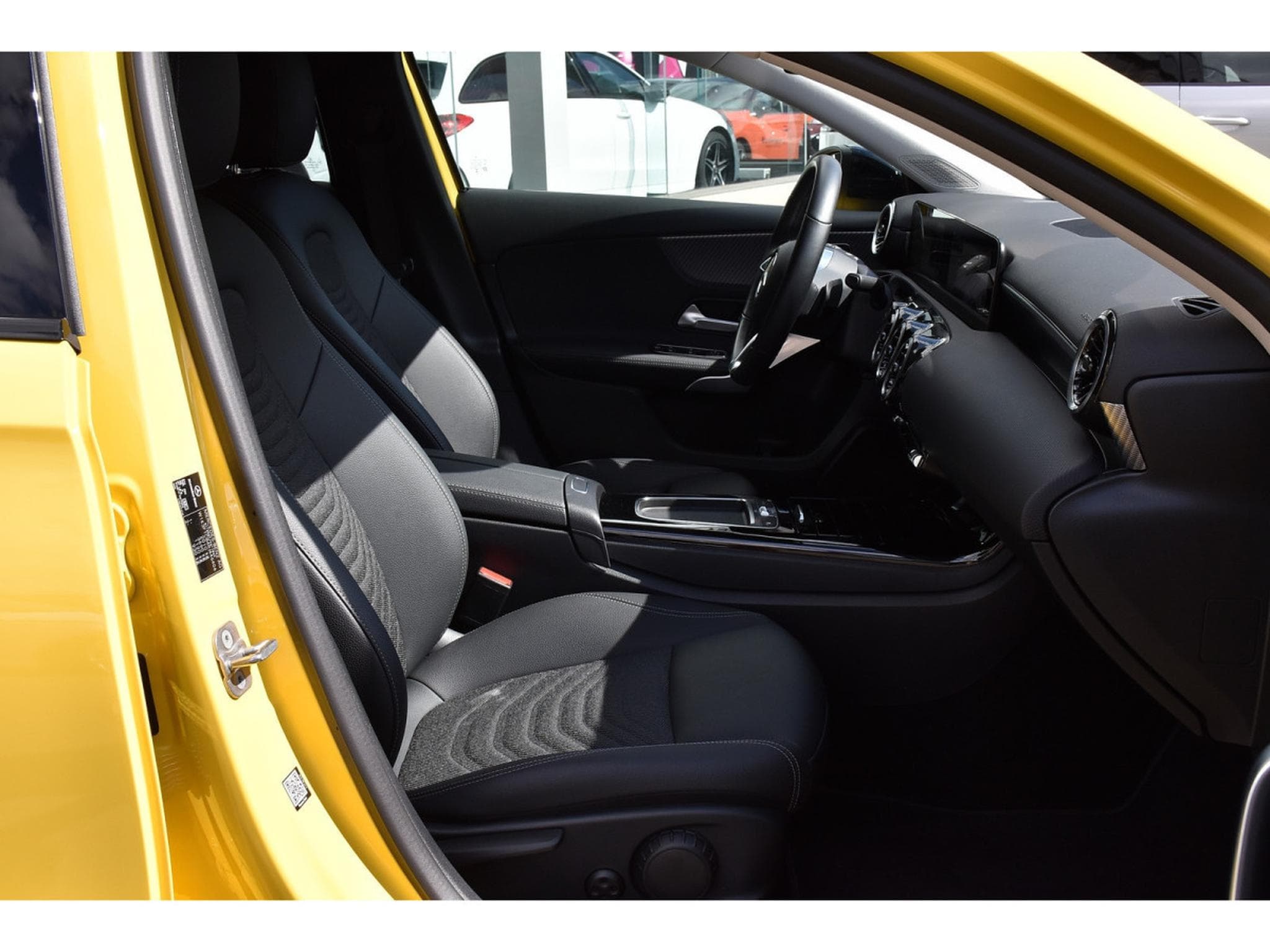 Mercedes A 200 d Progressive 8G-DCT TISSU-CUIR GPS CAM P.NIGHT 1° MAIN (2024) - Photo 7