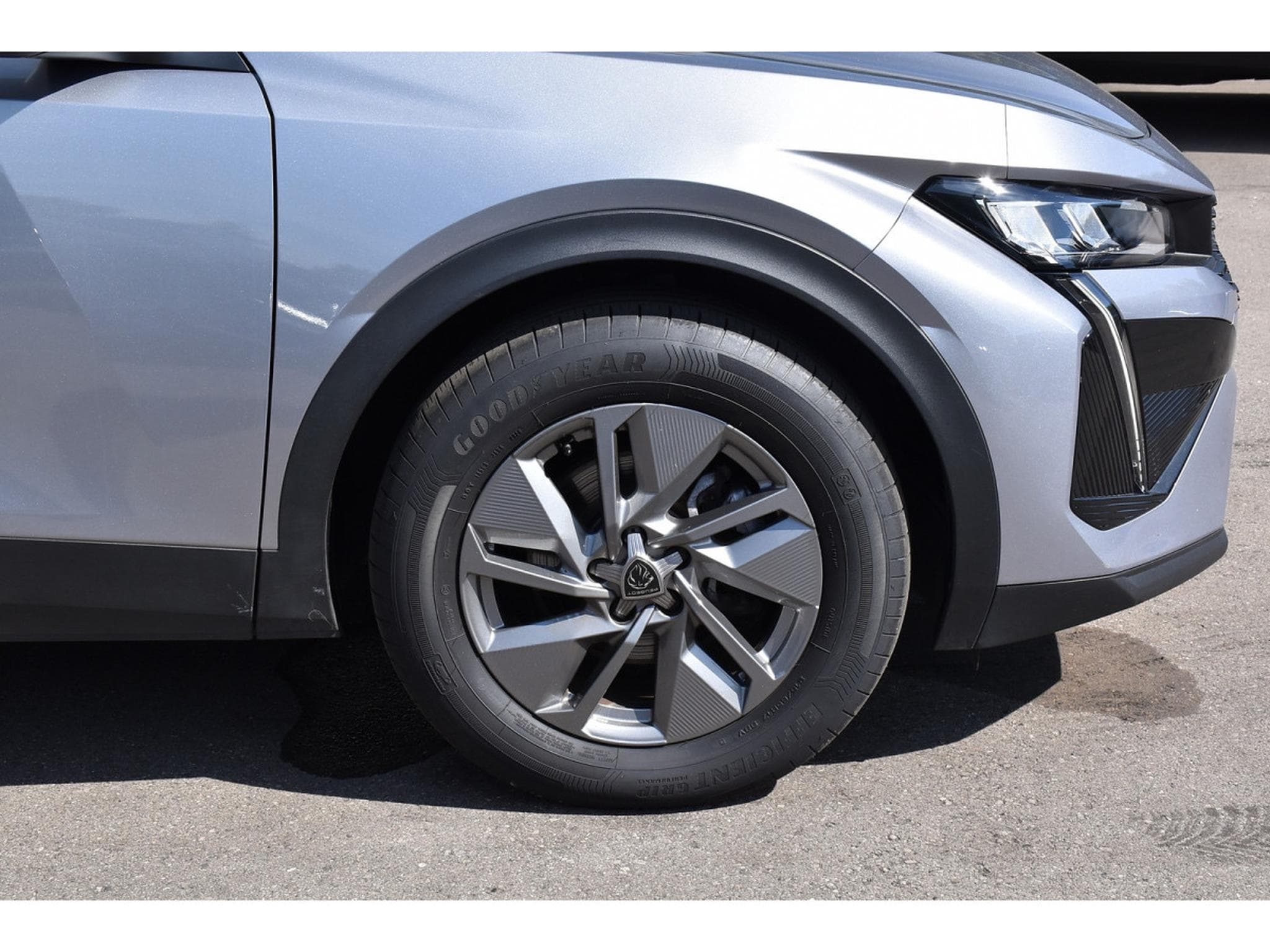 Peugeot 408 1.2 PureTech Allure EAT8 ACC LANE GPS CAM 1° MAIN (2024) - Photo 5