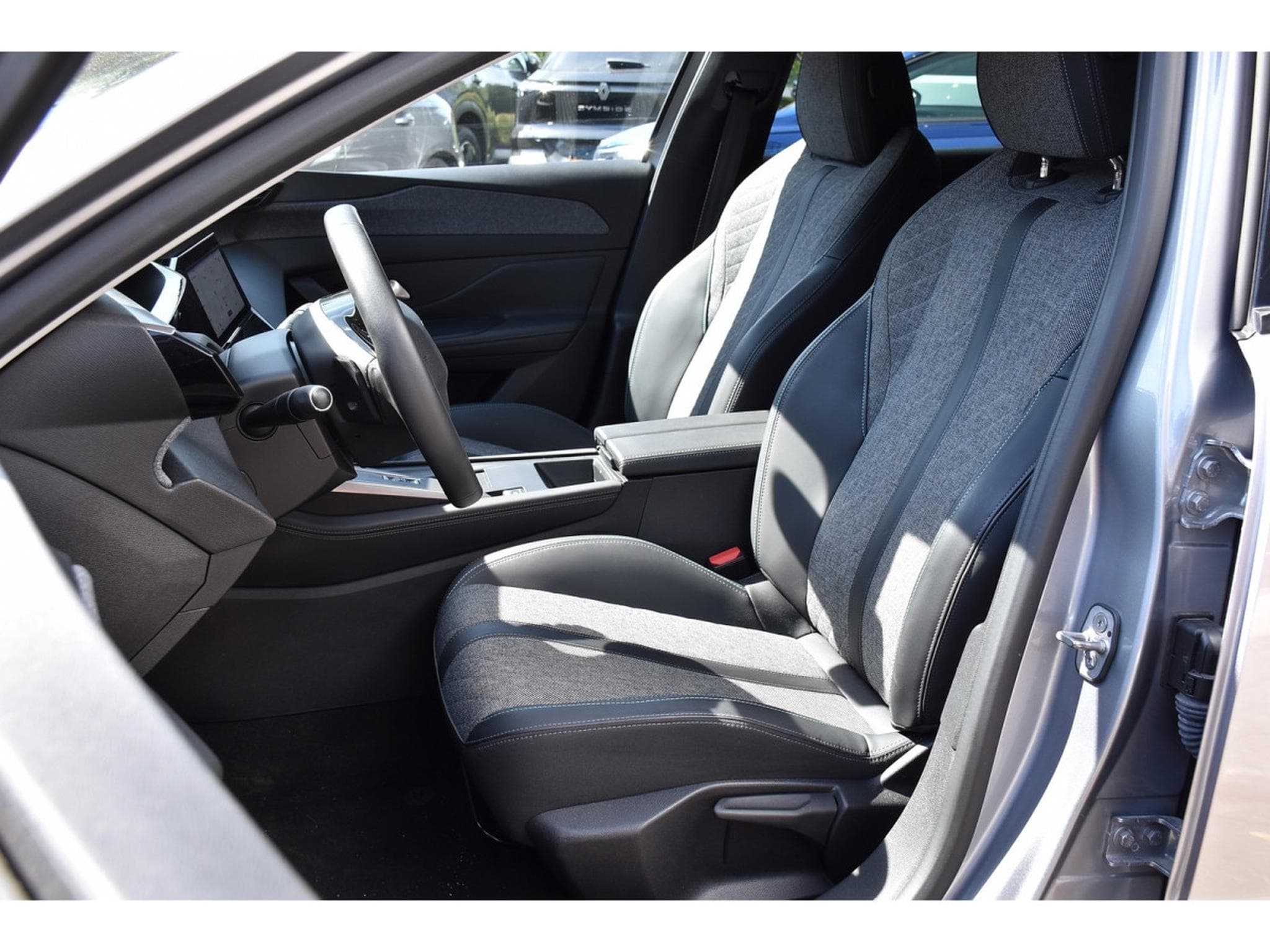 Peugeot 408 1.2 PureTech Allure EAT8 ACC LANE GPS CAM 1° MAIN (2024) - Photo 6