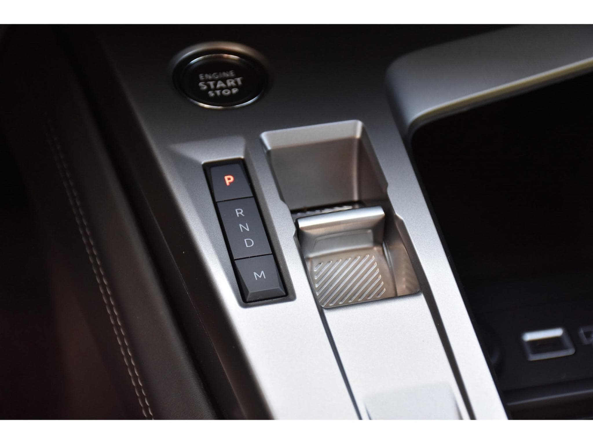 Peugeot 408 1.2 turbo 130 Allure EAT8 SG CHFF LANE CAM360 JA19 1° MAIN (2024) - Photo 22