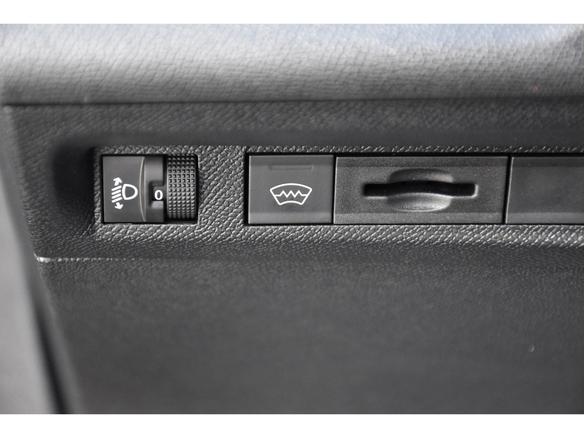 Peugeot 408 1.2 turbo 130 Allure EAT8 SG CHFF LANE CAM360 JA19 1° MAIN (2024) - Photo 23