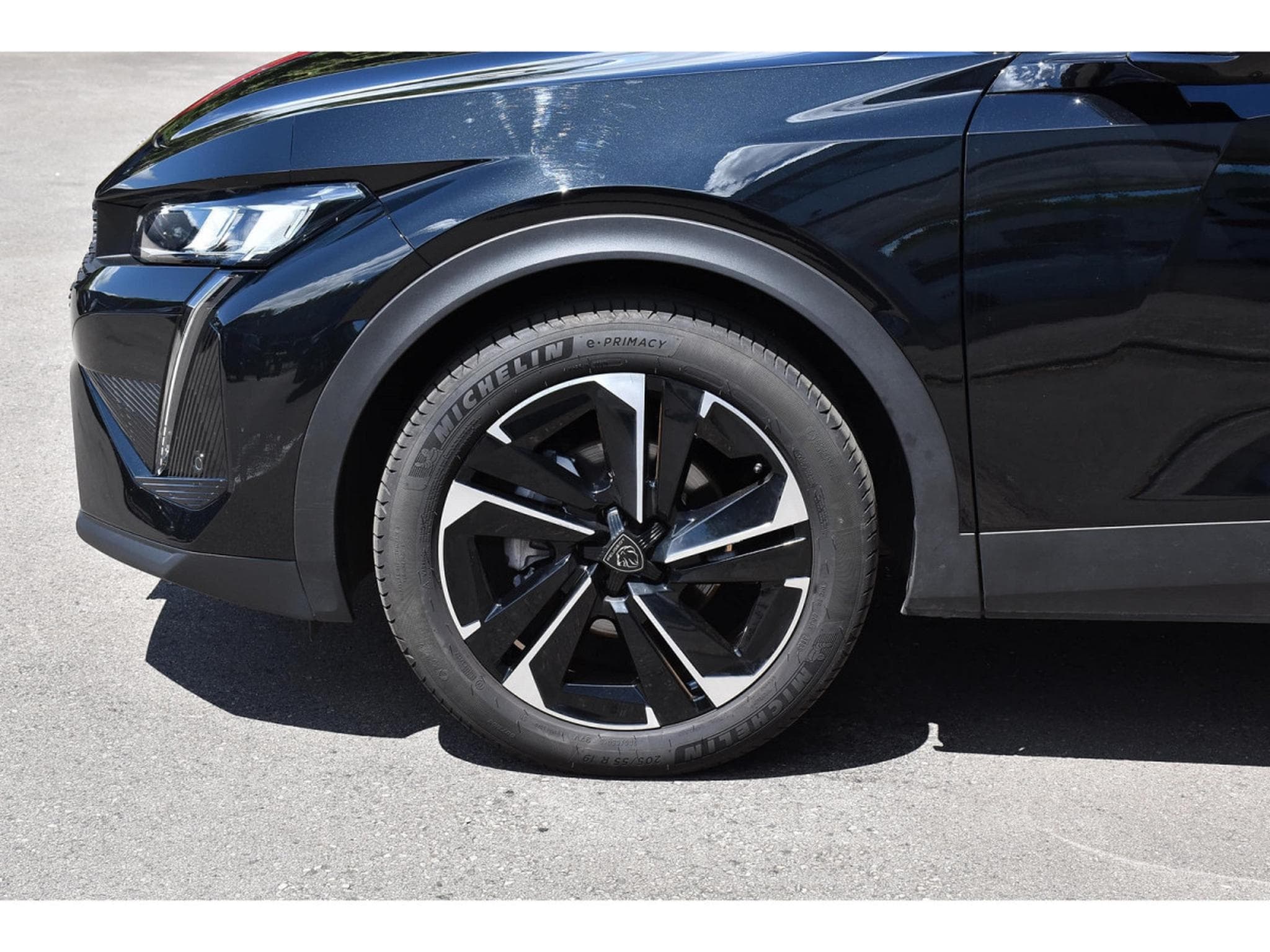 Peugeot 408 1.2 turbo 130 Allure EAT8 SG CHFF LANE CAM360 JA19 1° MAIN (2024) - Photo 5