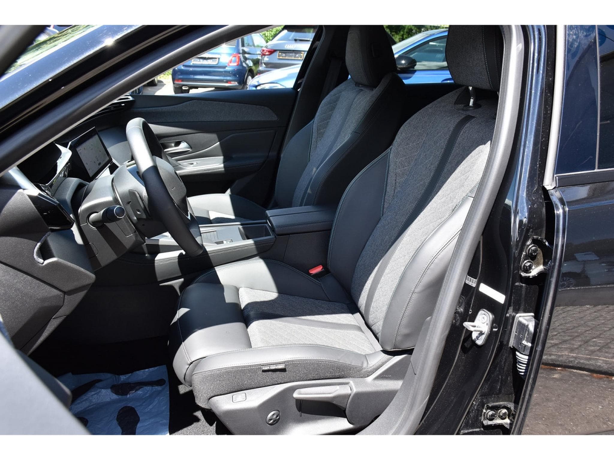 Peugeot 408 1.2 turbo 130 Allure EAT8 SG CHFF LANE CAM360 JA19 1° MAIN (2024) - Photo 6