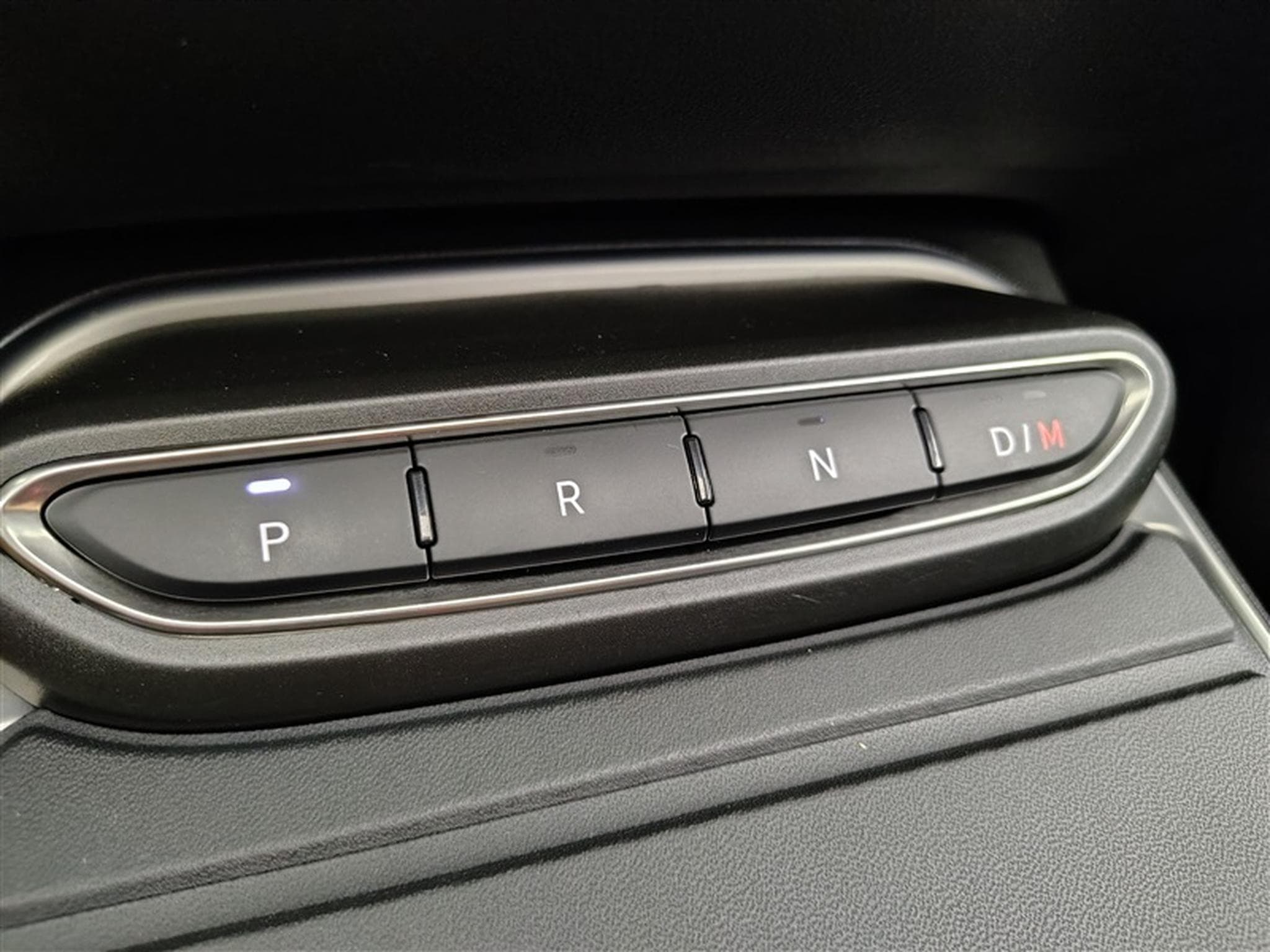 Jeep Avenger 1.2 Turbo E-Hybrid 100cv DCT Longitude CARPLAY / FULL LED (2025) - Photo 11