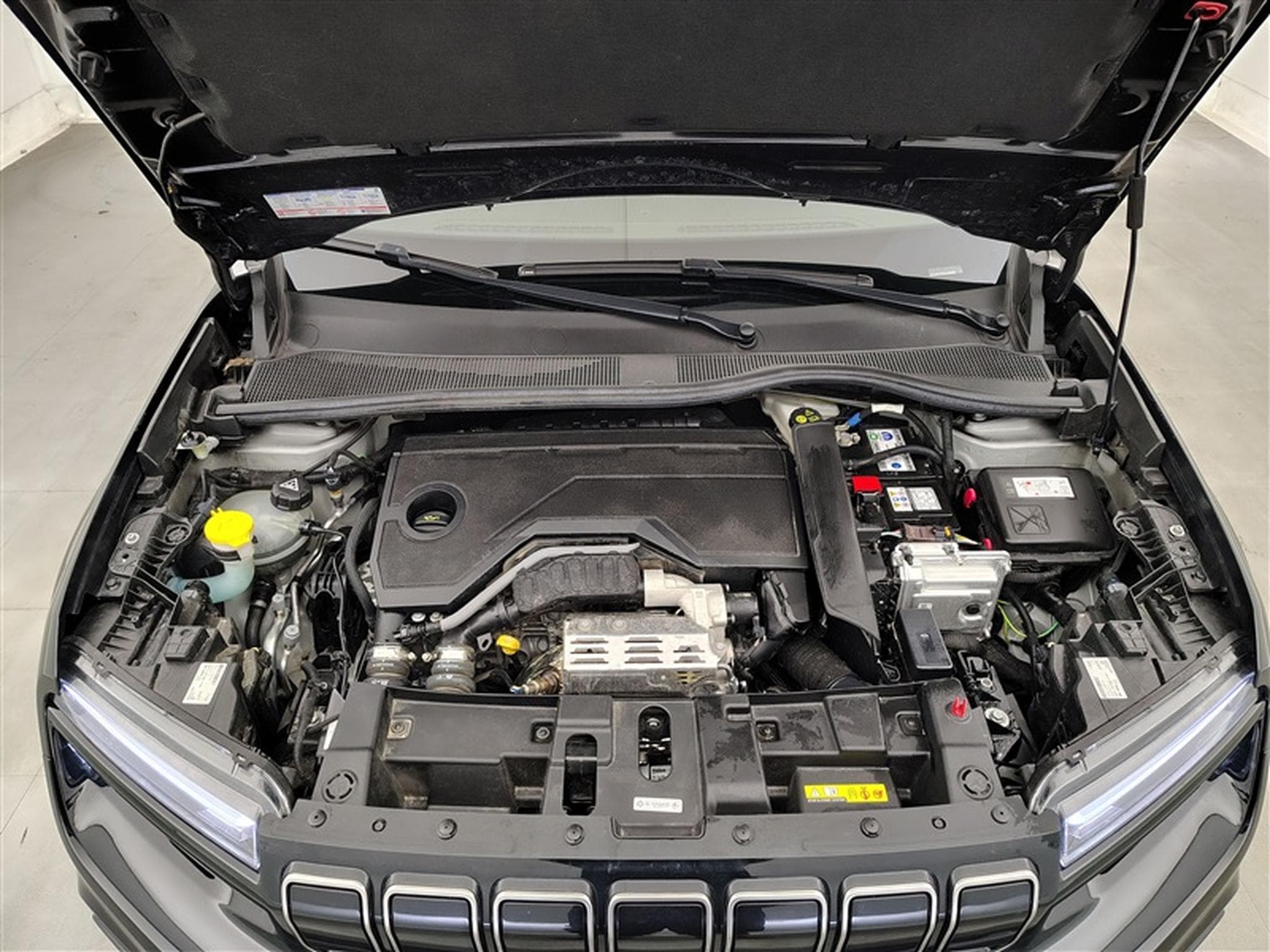 Jeep Avenger 1.2 Turbo E-Hybrid 100cv DCT Longitude CARPLAY / FULL LED (2025) - Photo 20
