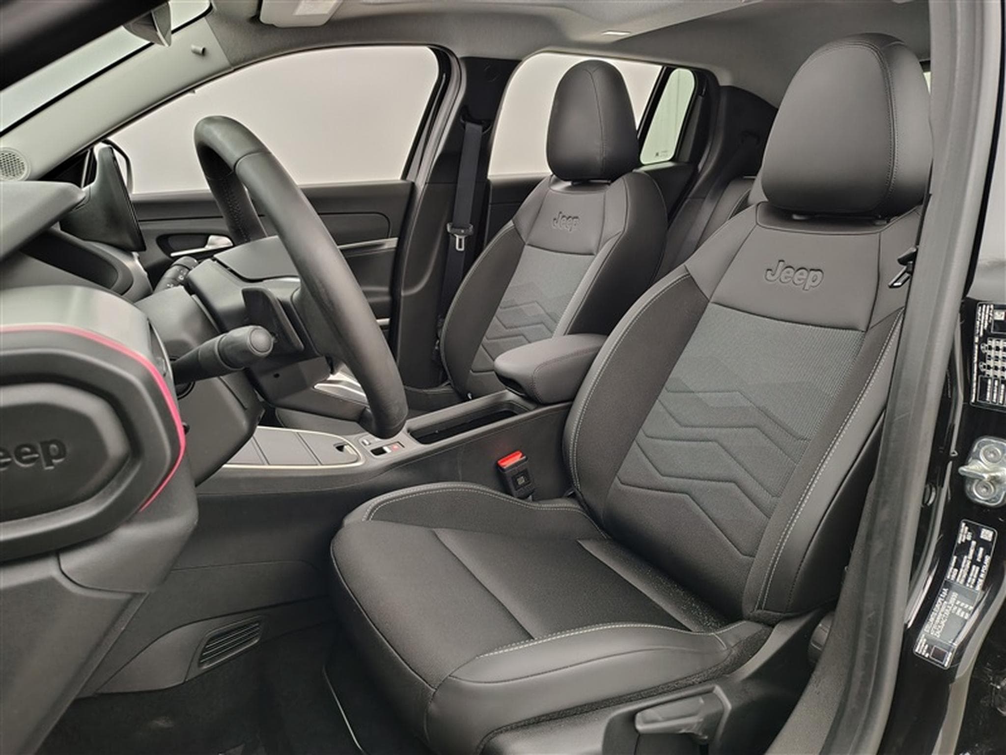 Jeep Avenger 1.2 Turbo E-Hybrid 100cv DCT Longitude CARPLAY / FULL LED (2025) - Photo 6