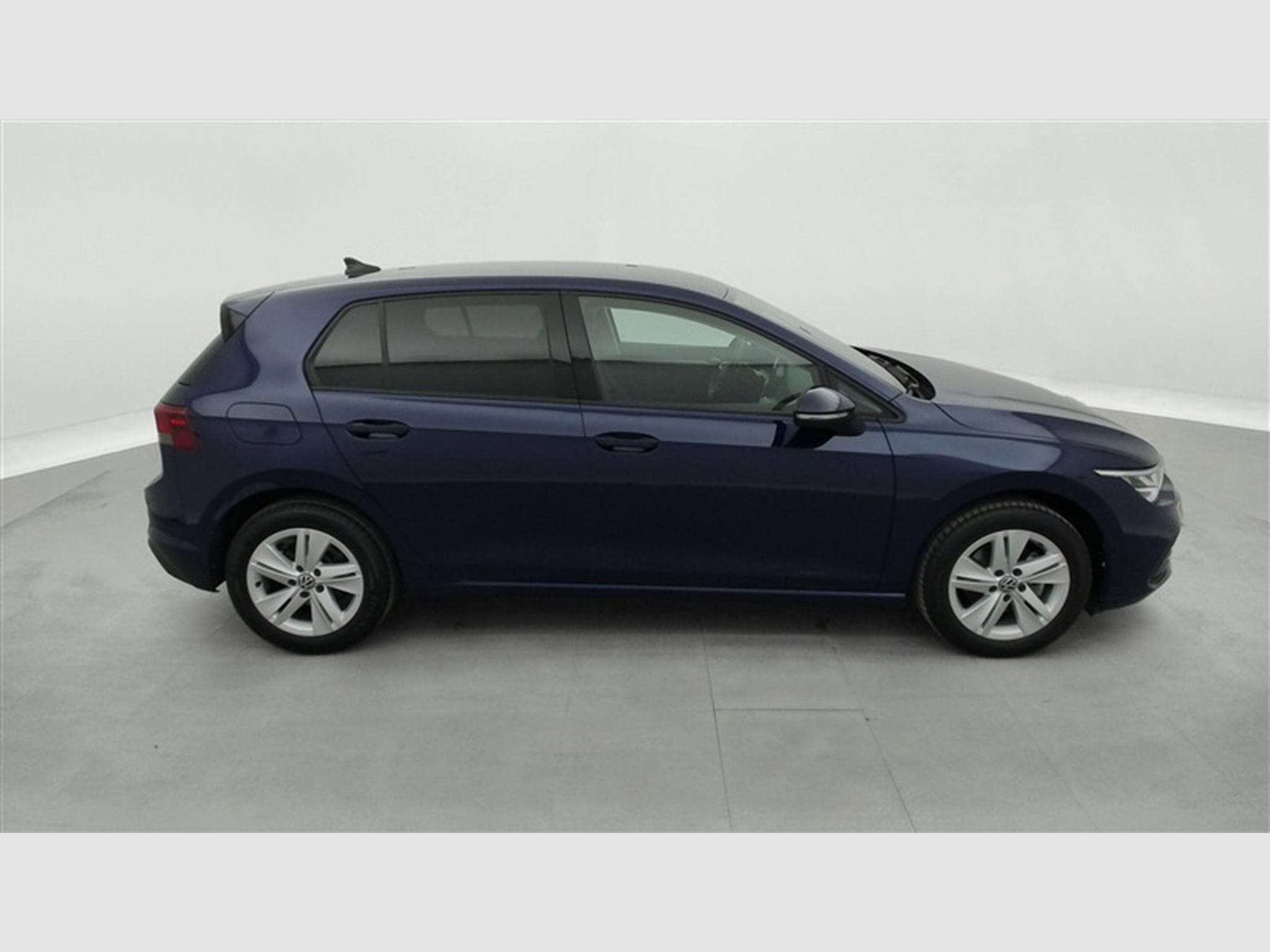 VW Golf 1.0 eTSI Life OPF DSG (2023) - Photo 23