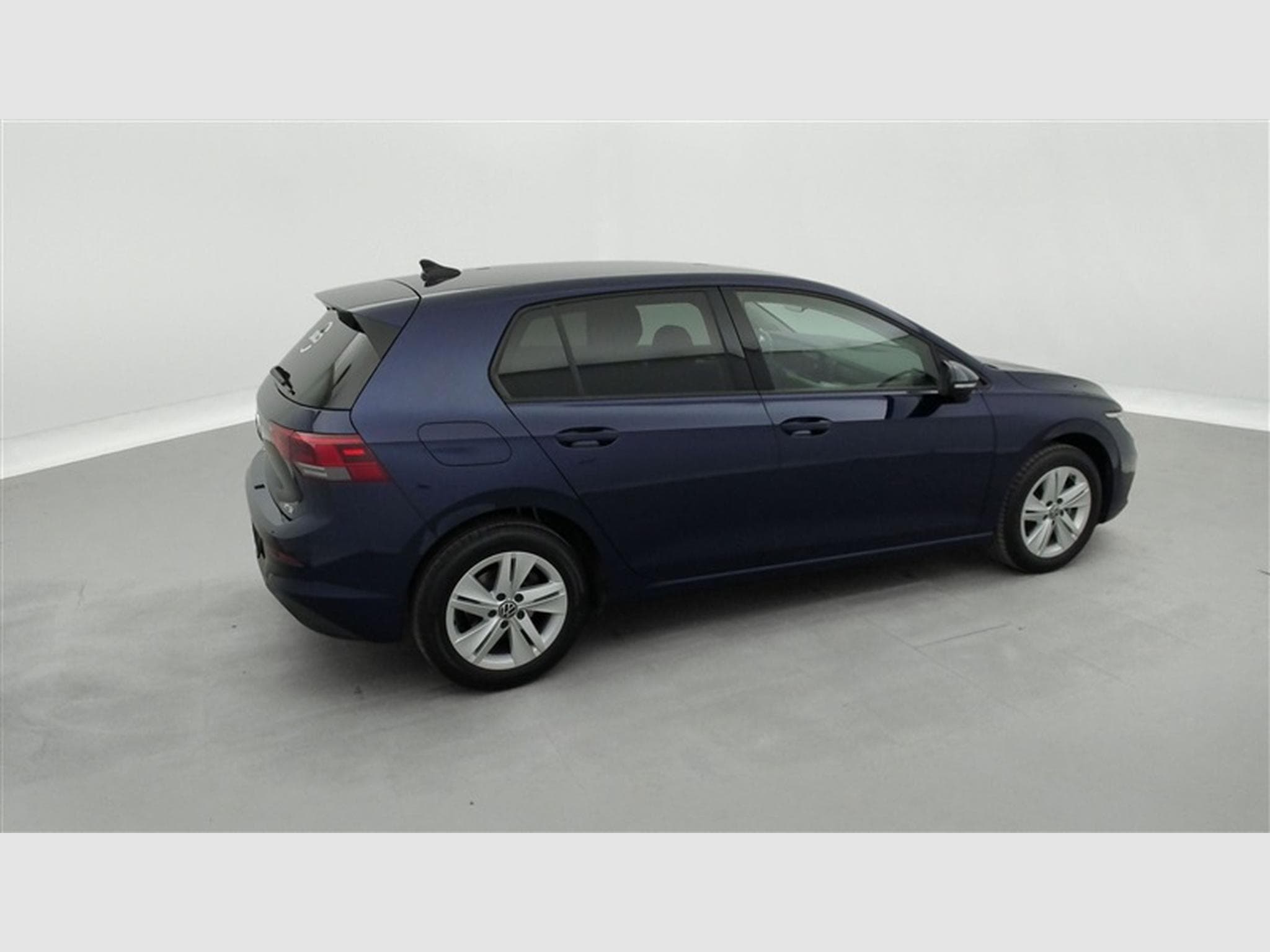 VW Golf 1.0 eTSI Life OPF DSG (2023) - Photo 24