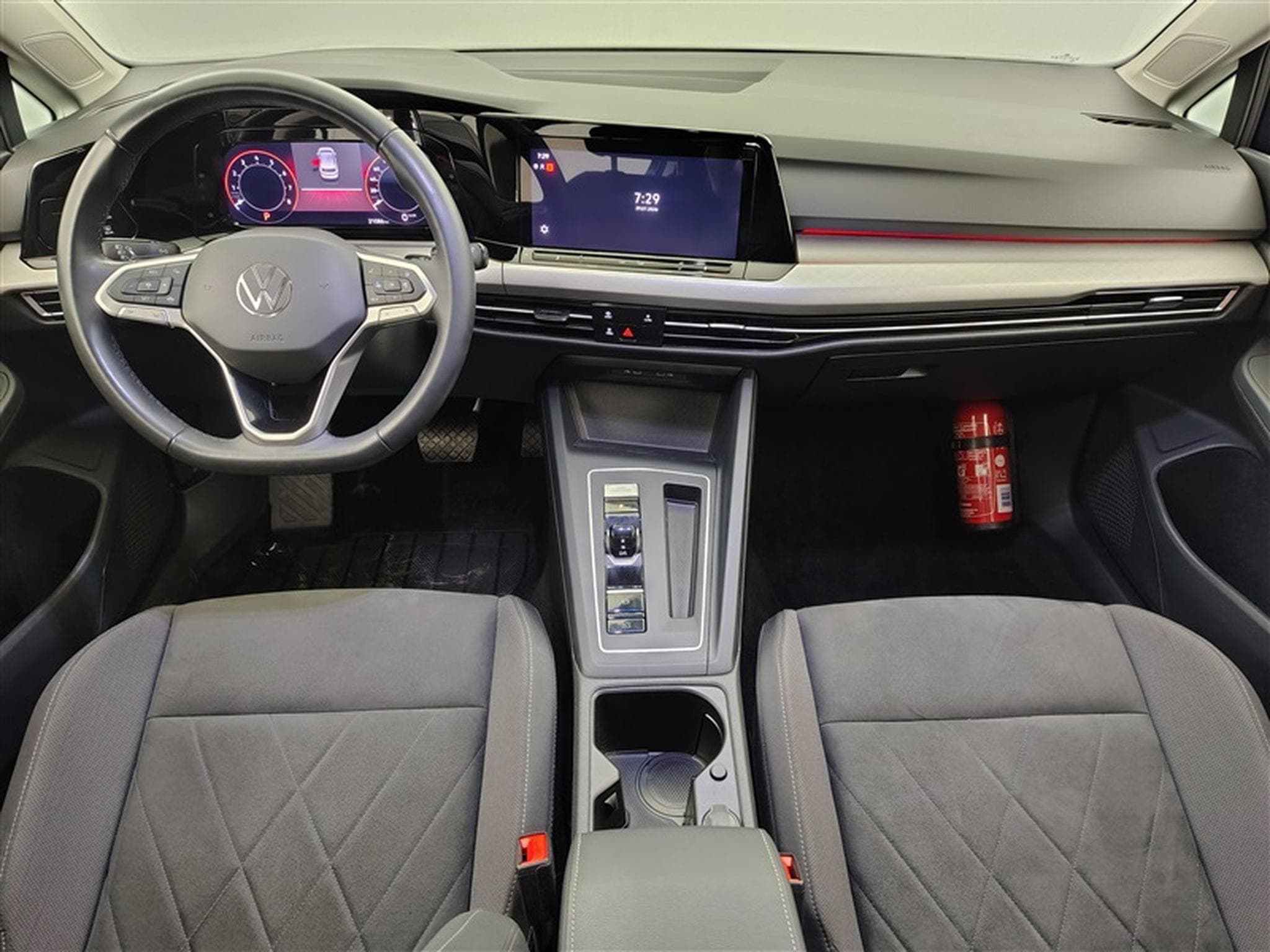 VW Golf 1.0 eTSI Life OPF DSG (2023) - Photo 8
