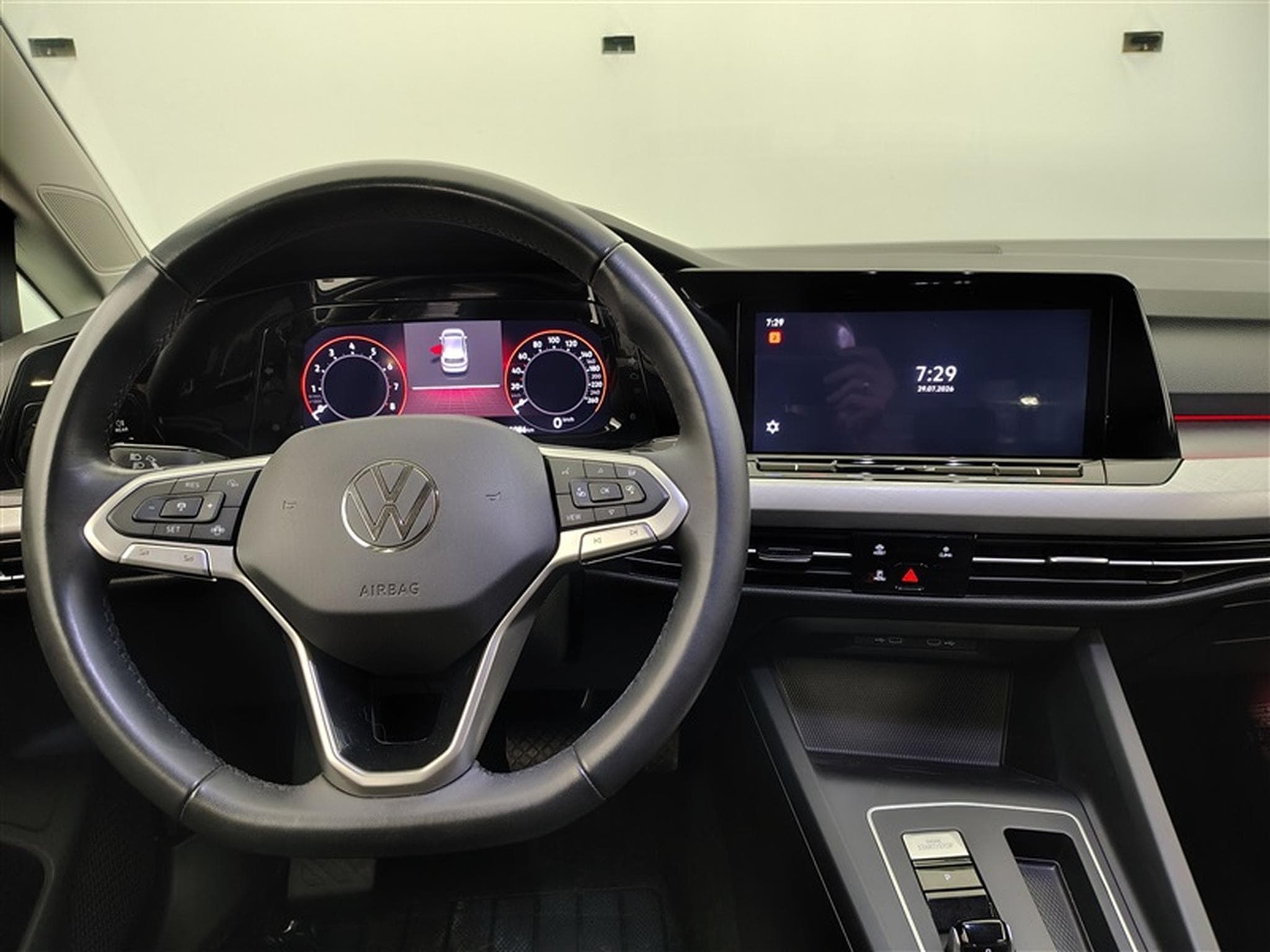 VW Golf 1.0 eTSI Life OPF DSG (2023) - Photo 9