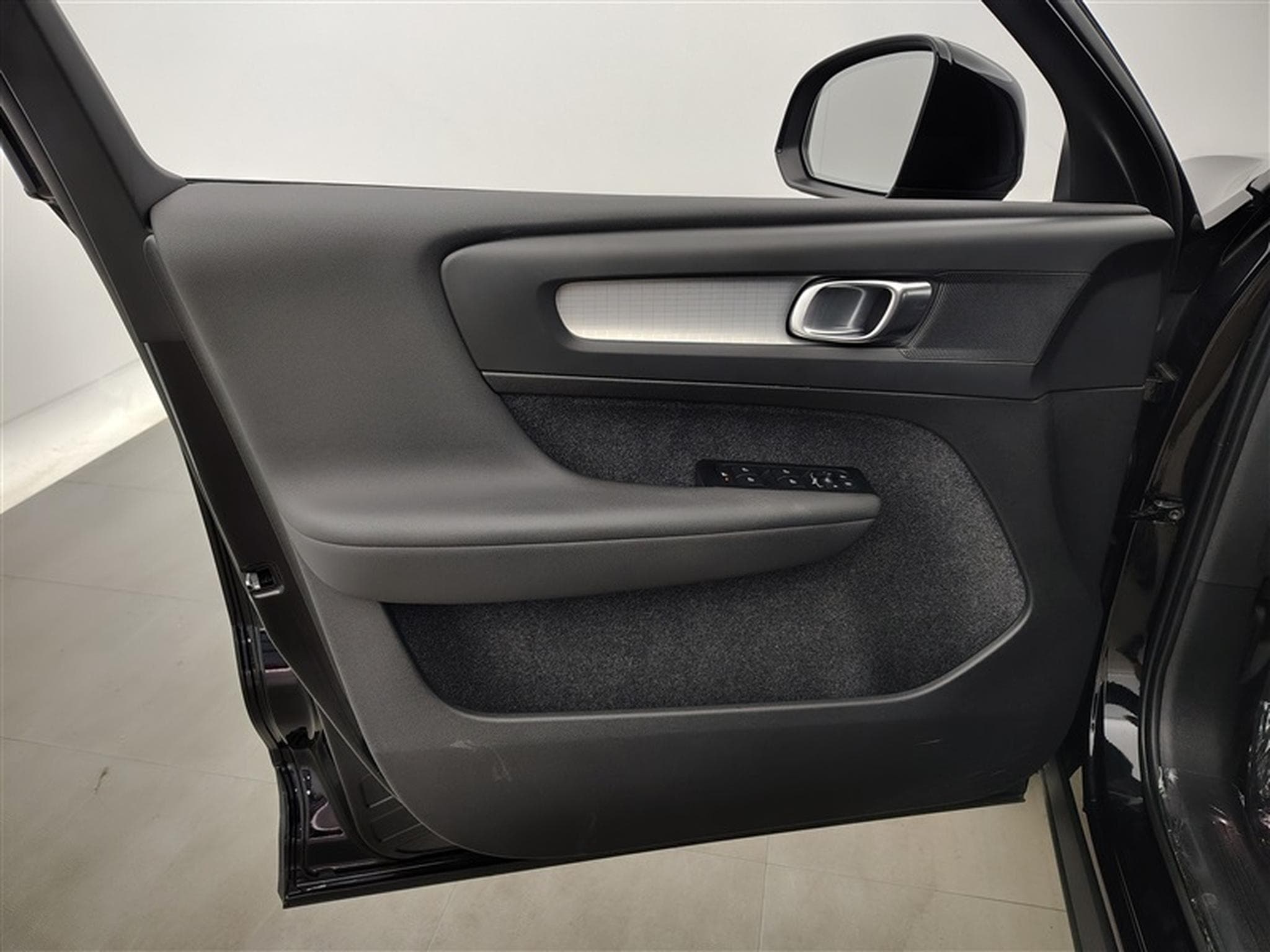 Volvo XC40 1.5 T2 Momentum Pro NAVI/FULL LED/JA/PDC AV AR (2021) - Photo 17