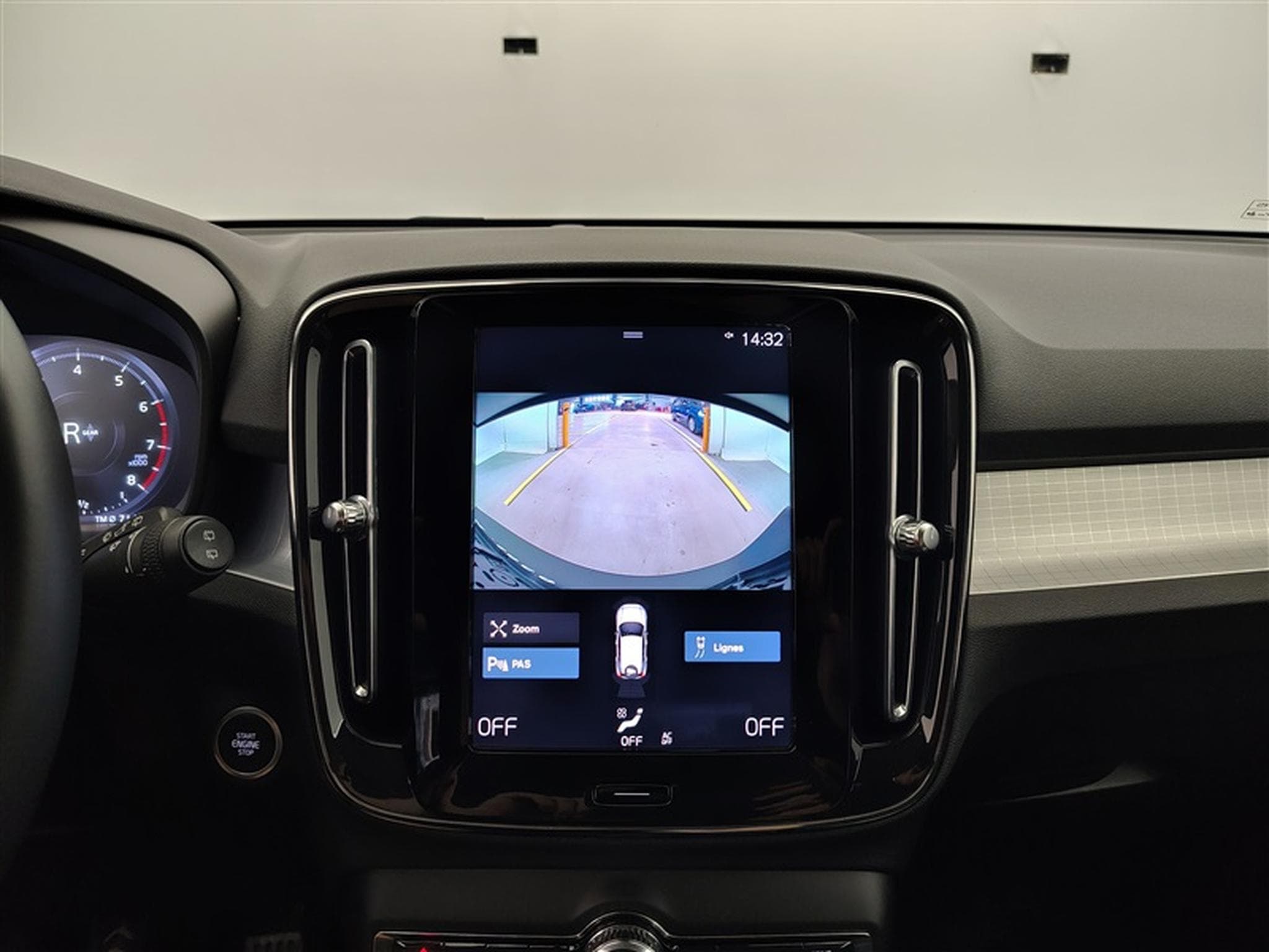 Volvo XC40 1.5 T2 Momentum Pro NAVI/FULL LED/JA/PDC AV AR (2021) - Photo 18