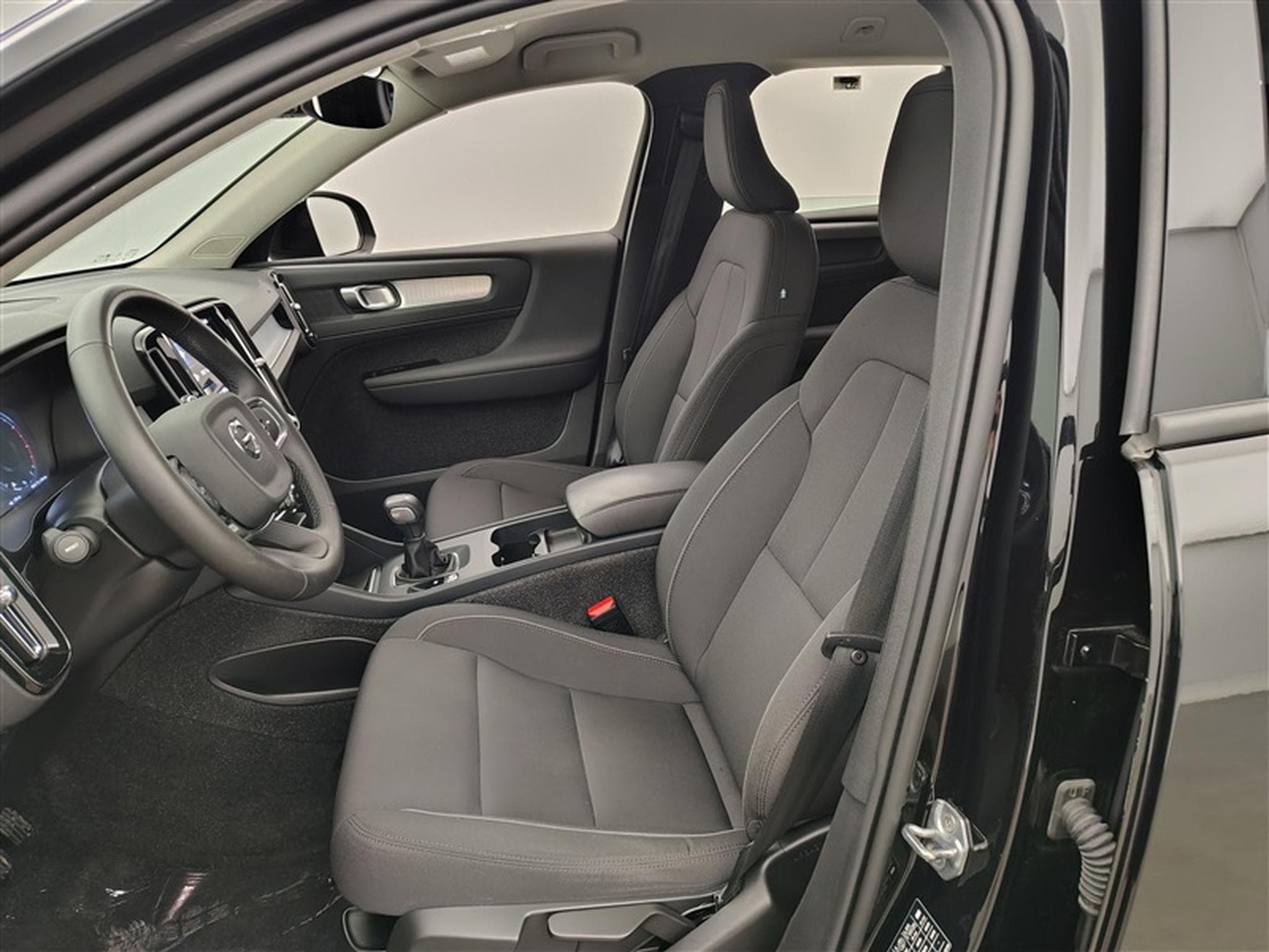 Volvo XC40 1.5 T2 Momentum Pro NAVI/FULL LED/JA/PDC AV AR (2021) - Photo 7