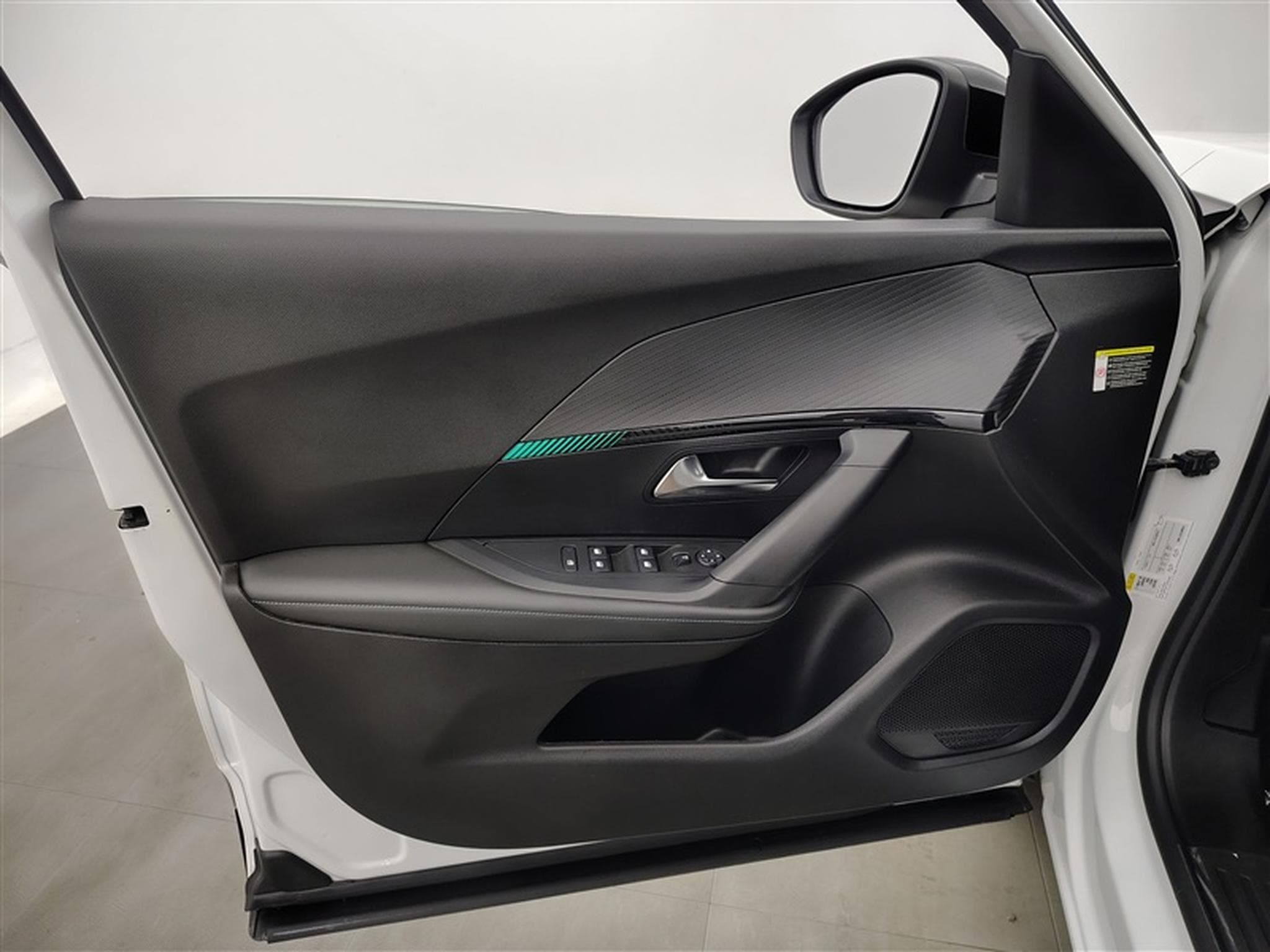 Peugeot 2008 1.2 PureTech 130Cv EAT8 Allure S-CUIR / NAVI / FULL LED (2023) - Photo 16