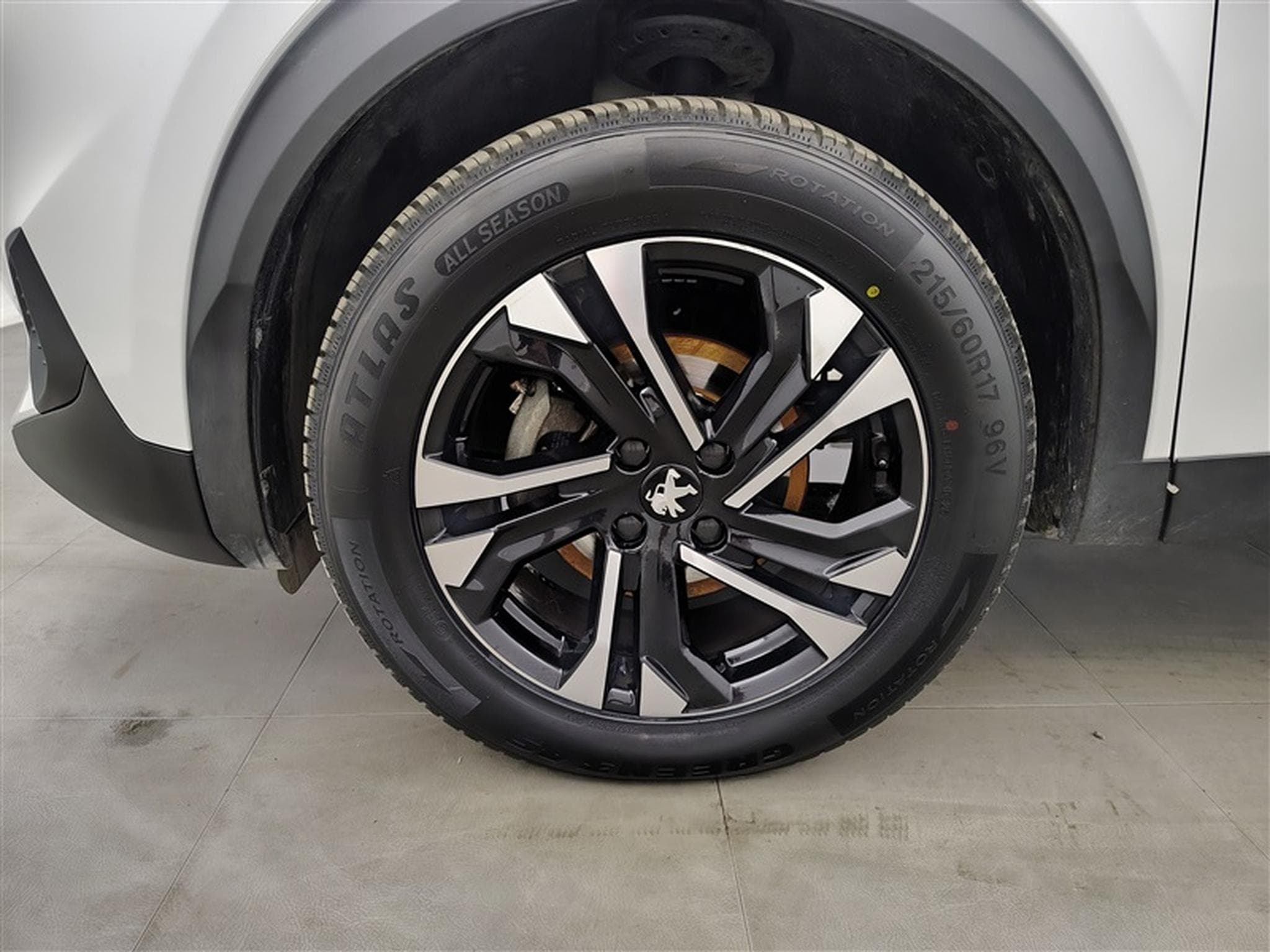 Peugeot 2008 1.2 PureTech 130Cv EAT8 Allure S-CUIR / NAVI / FULL LED (2023) - Photo 6