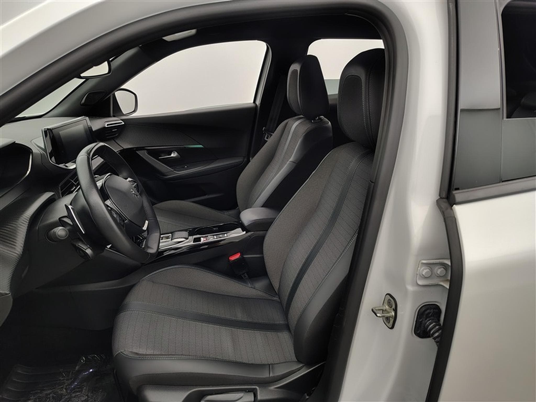 Peugeot 2008 1.2 PureTech 130Cv EAT8 Allure S-CUIR / NAVI / FULL LED (2023) - Photo 7