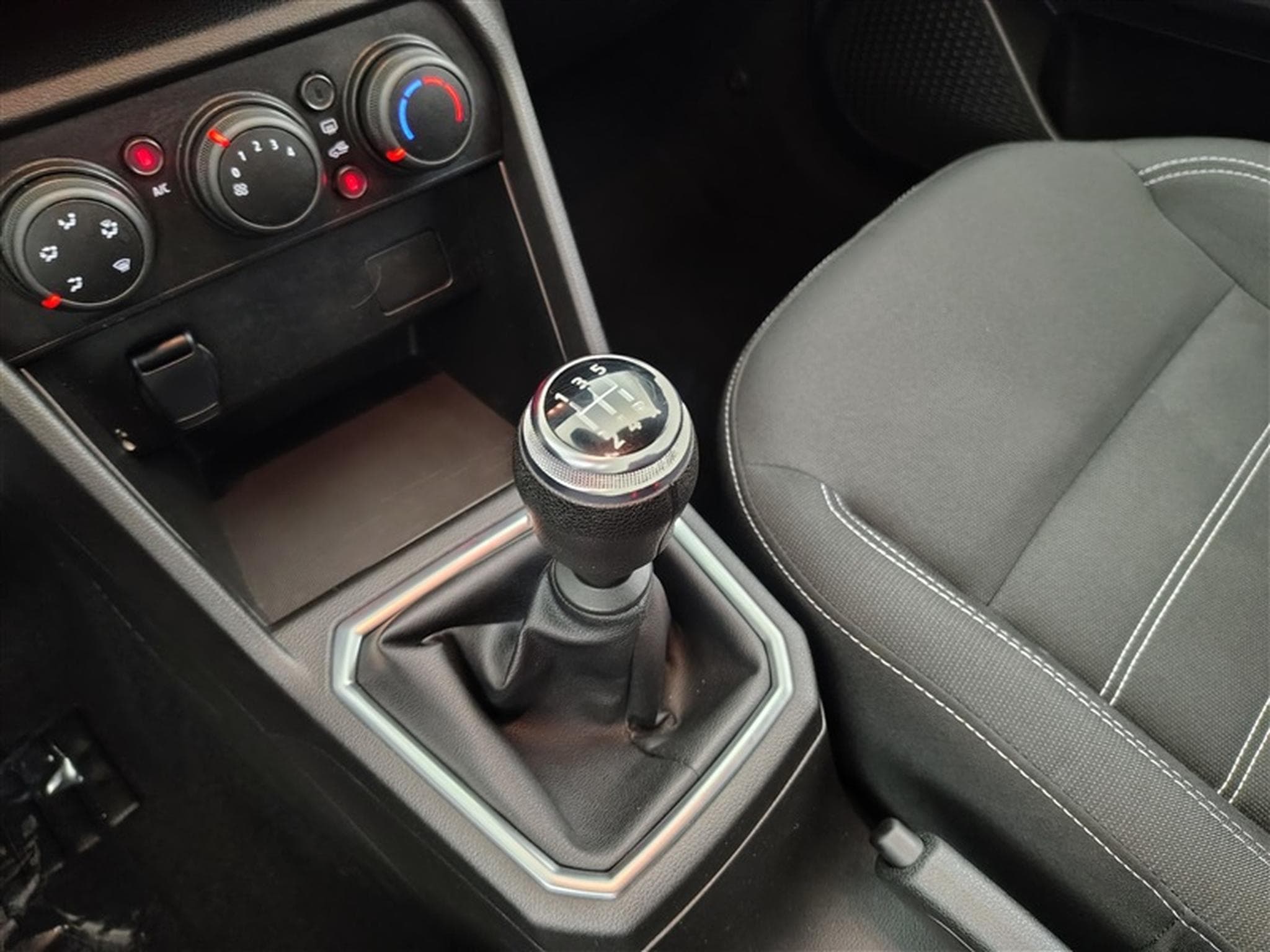 Dacia Sandero 1.0i SCe Comfort (2022) - Photo 12