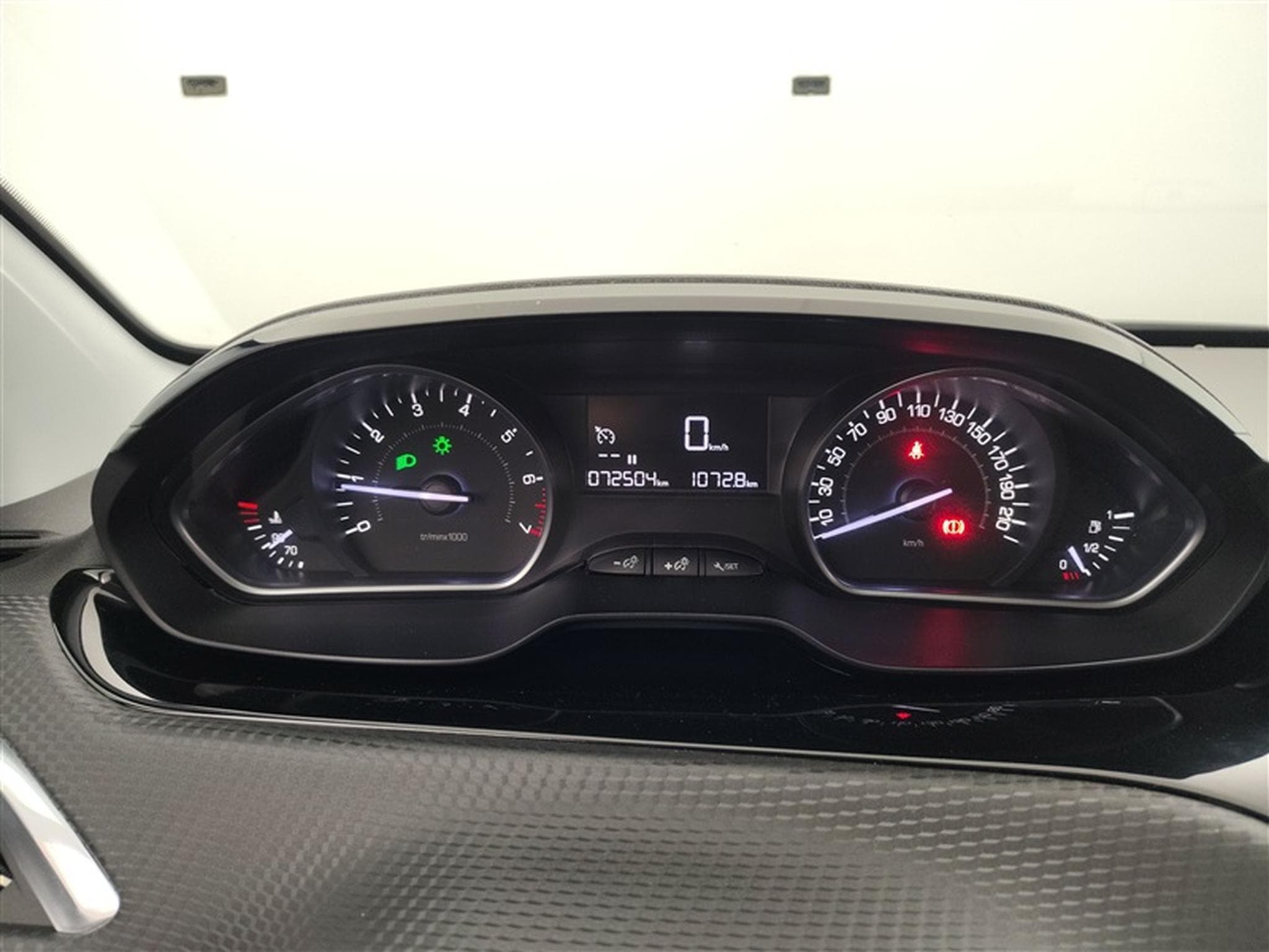 Peugeot 2008 1.2 PureTech 82Cv Active CLIM / BLUETOOTH / PDC (2019) - Photo 10