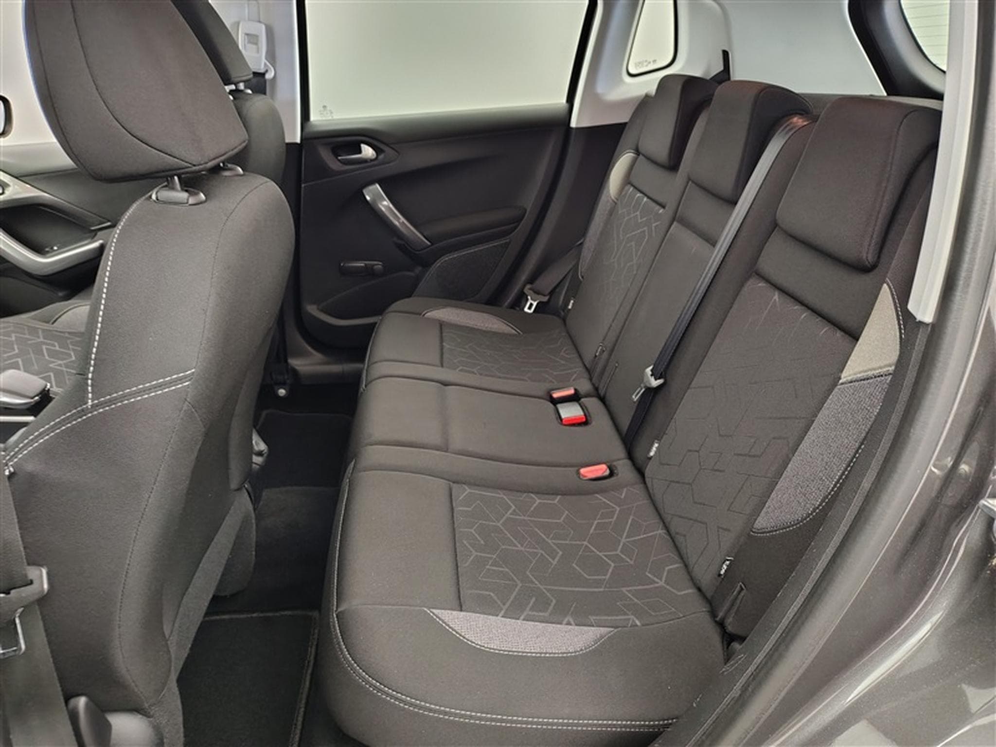 Peugeot 2008 1.2 PureTech 82Cv Active CLIM / BLUETOOTH / PDC (2019) - Photo 13