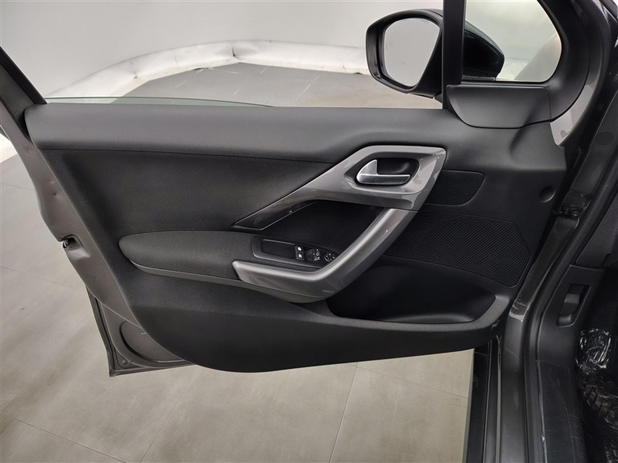 Peugeot 2008 1.2 PureTech 82Cv Active CLIM / BLUETOOTH / PDC (2019) - Photo 17