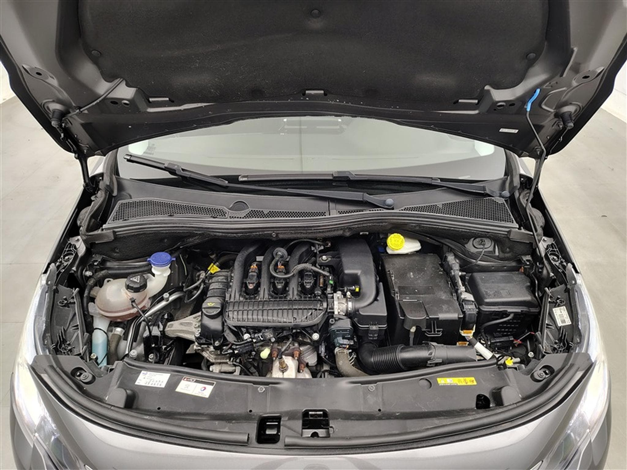 Peugeot 2008 1.2 PureTech 82Cv Active CLIM / BLUETOOTH / PDC (2019) - Photo 19