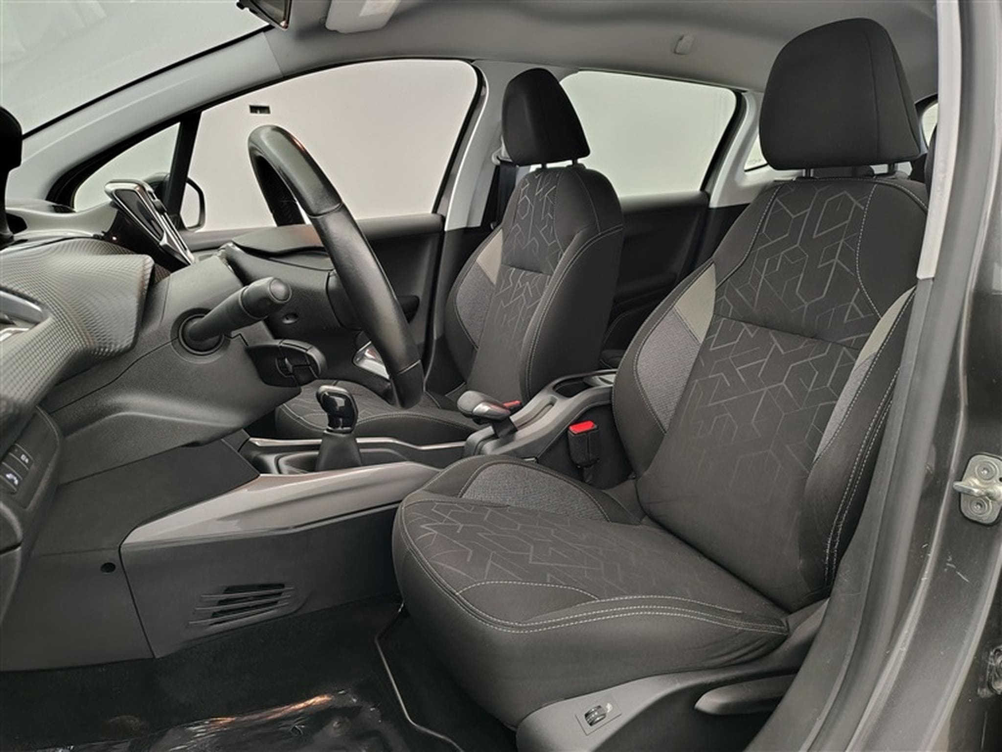 Peugeot 2008 1.2 PureTech 82Cv Active CLIM / BLUETOOTH / PDC (2019) - Photo 7