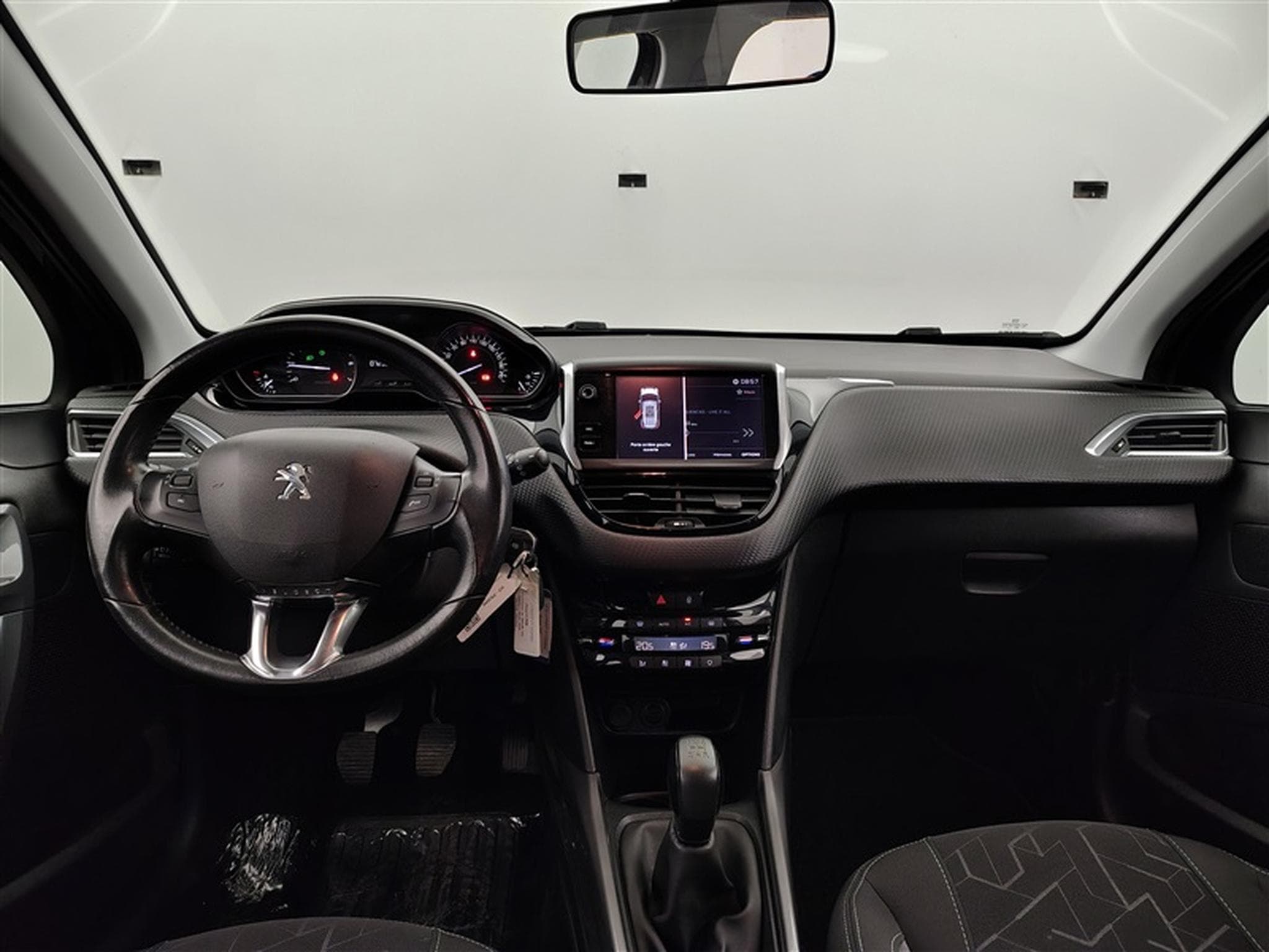 Peugeot 2008 1.2 PureTech 82Cv Active CLIM / BLUETOOTH / PDC (2019) - Photo 8