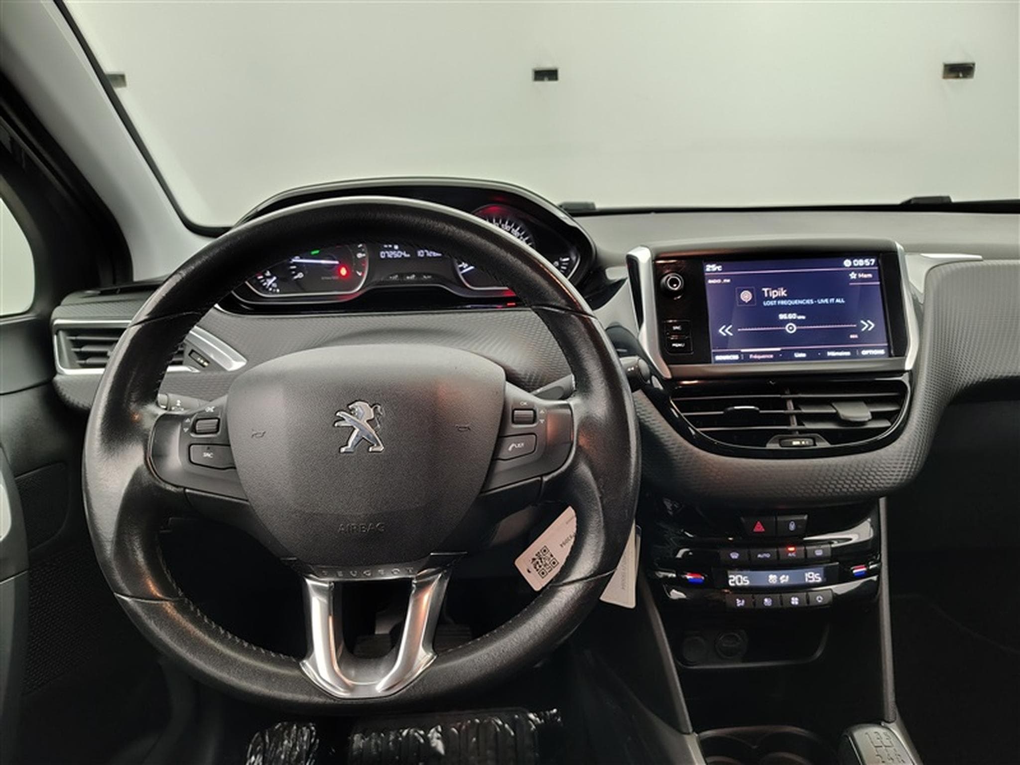 Peugeot 2008 1.2 PureTech 82Cv Active CLIM / BLUETOOTH / PDC (2019) - Photo 9