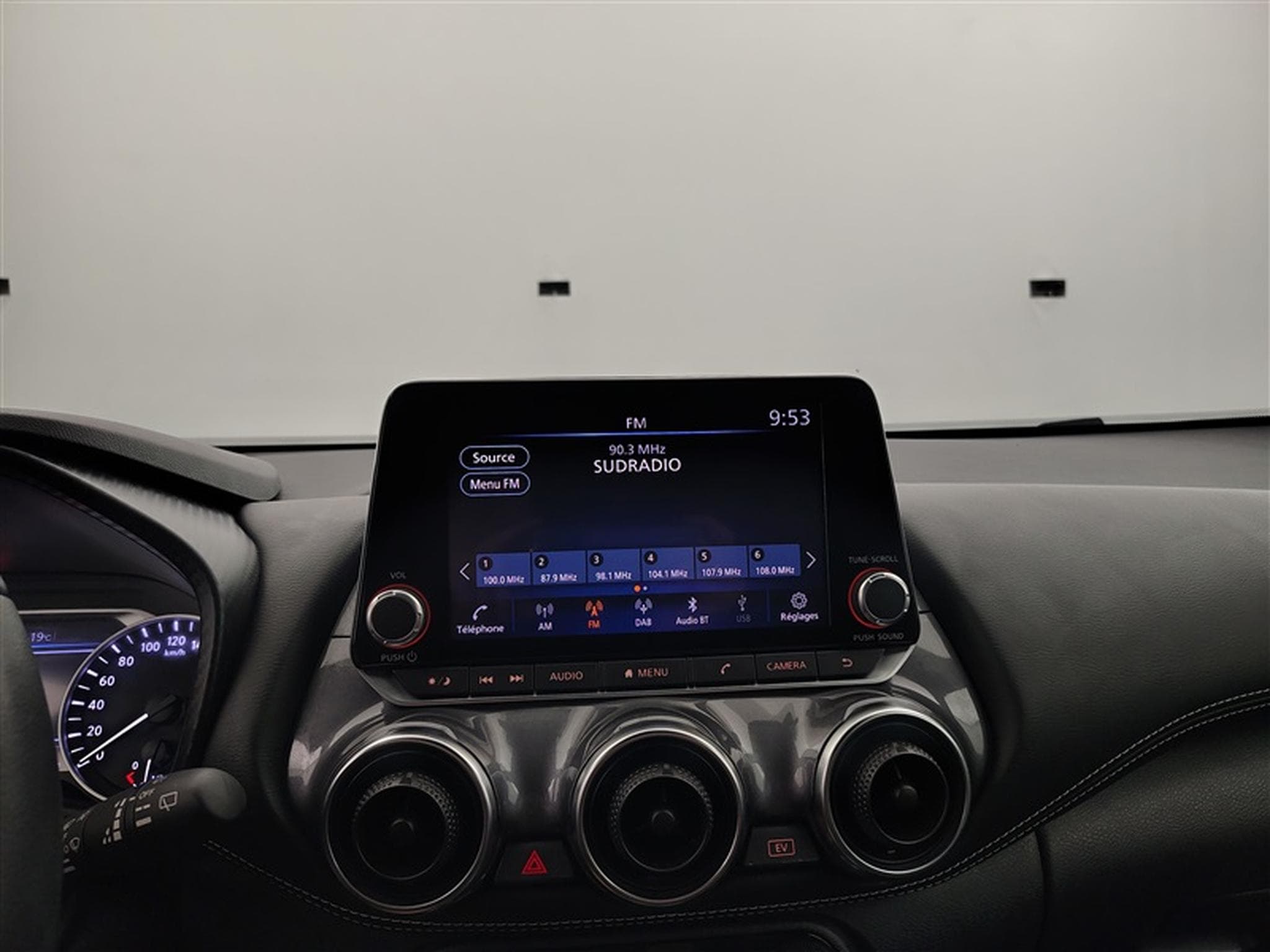 Nissan Juke 1.6 HEV N-Connecta AMT (2023) - Photo 11