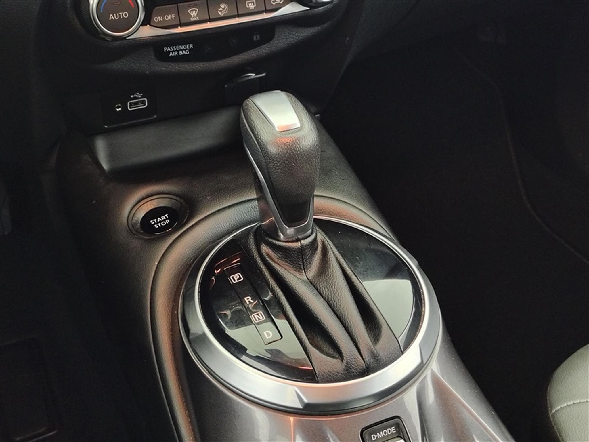 Nissan Juke 1.6 HEV N-Connecta AMT (2023) - Photo 12