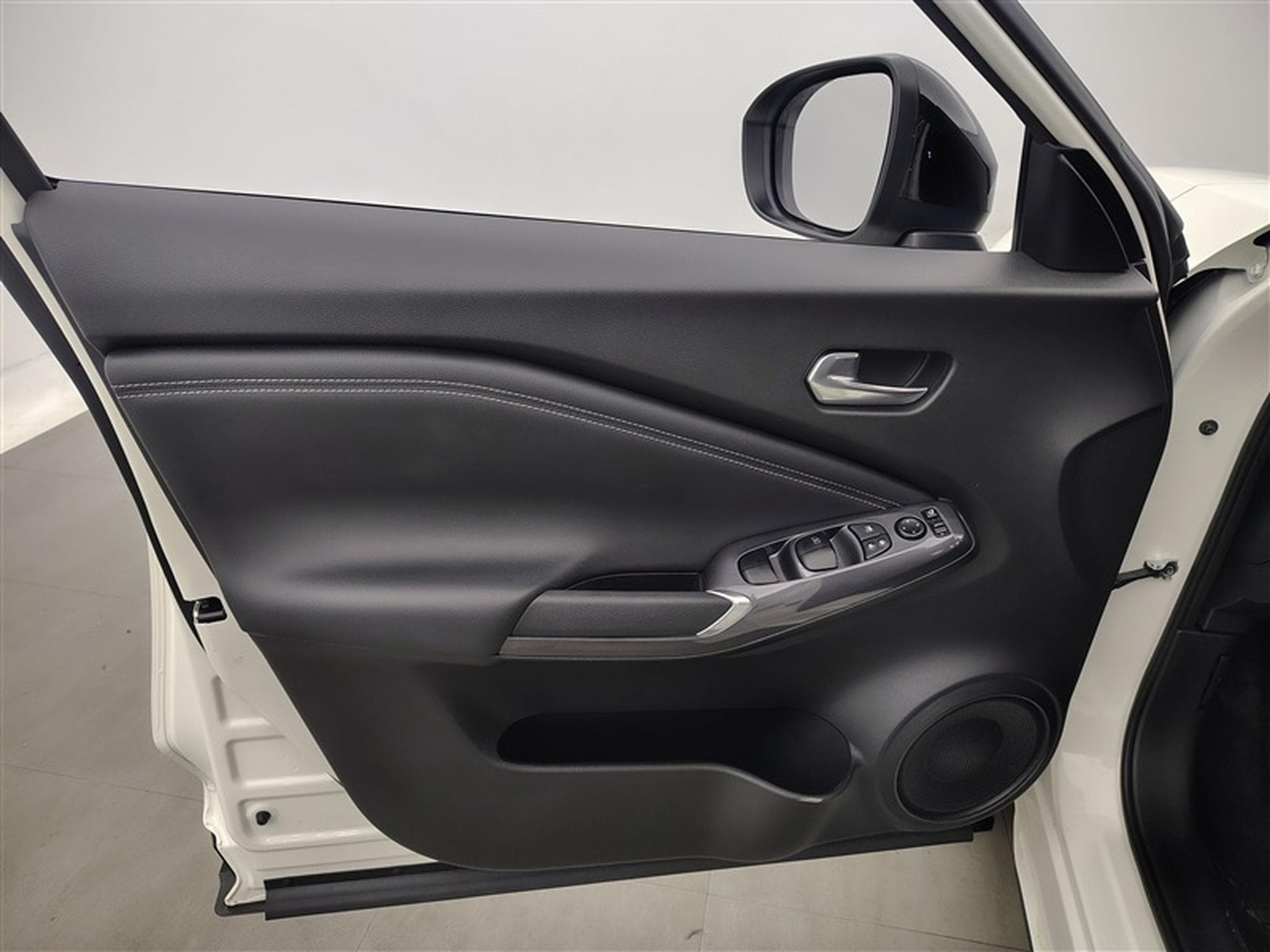 Nissan Juke 1.6 HEV N-Connecta AMT (2023) - Photo 17