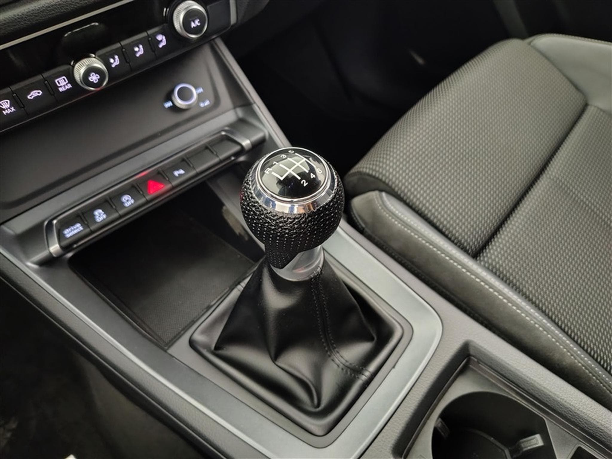 Audi Q3 35 TFSI 150cv S-Line NAVI / FULL LED / CUIR PARTIEL / JA 18" (2020) - Photo 12