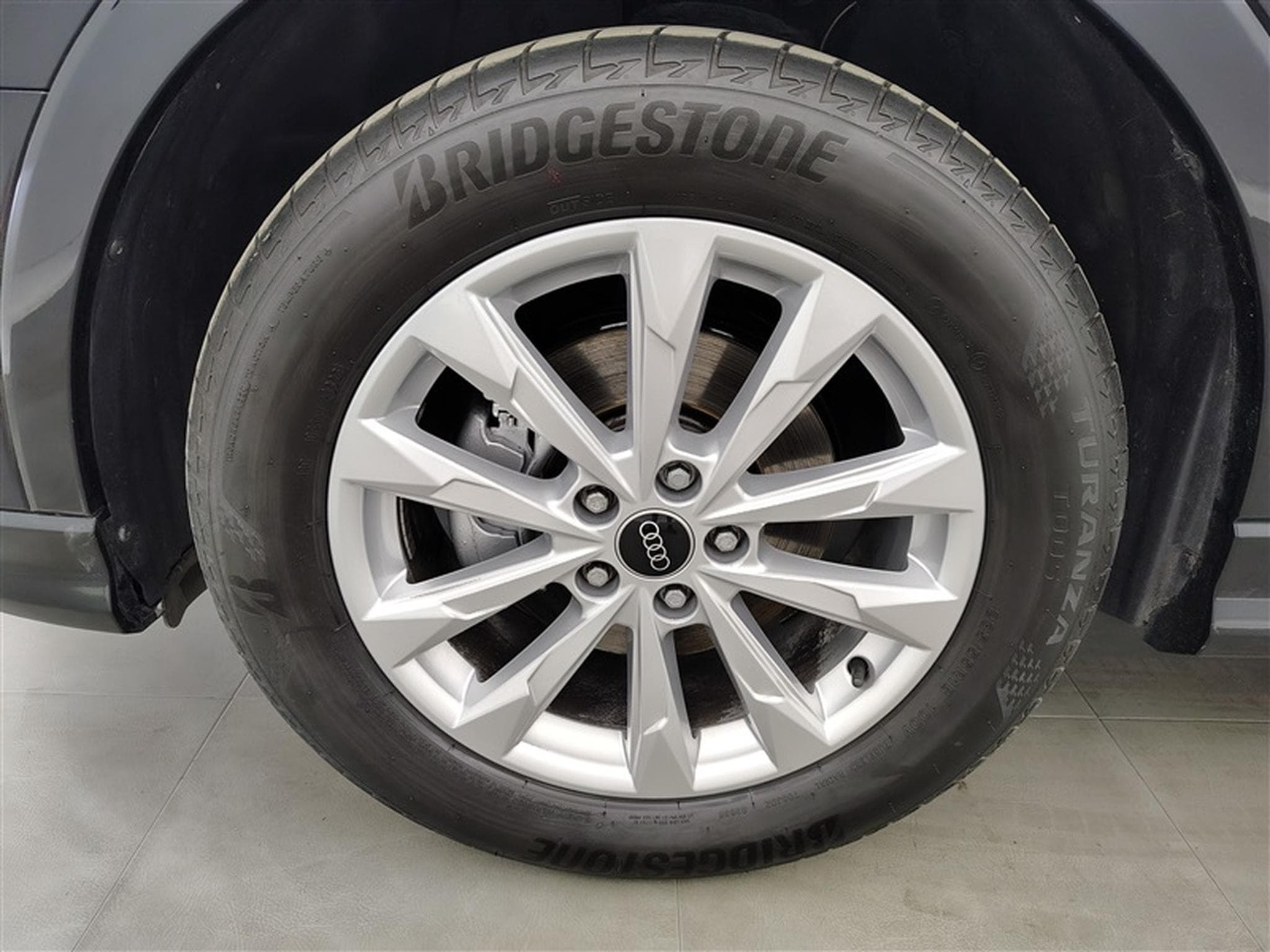 Audi Q3 35 TFSI 150cv S-Line NAVI / FULL LED / CUIR PARTIEL / JA 18" (2020) - Photo 6
