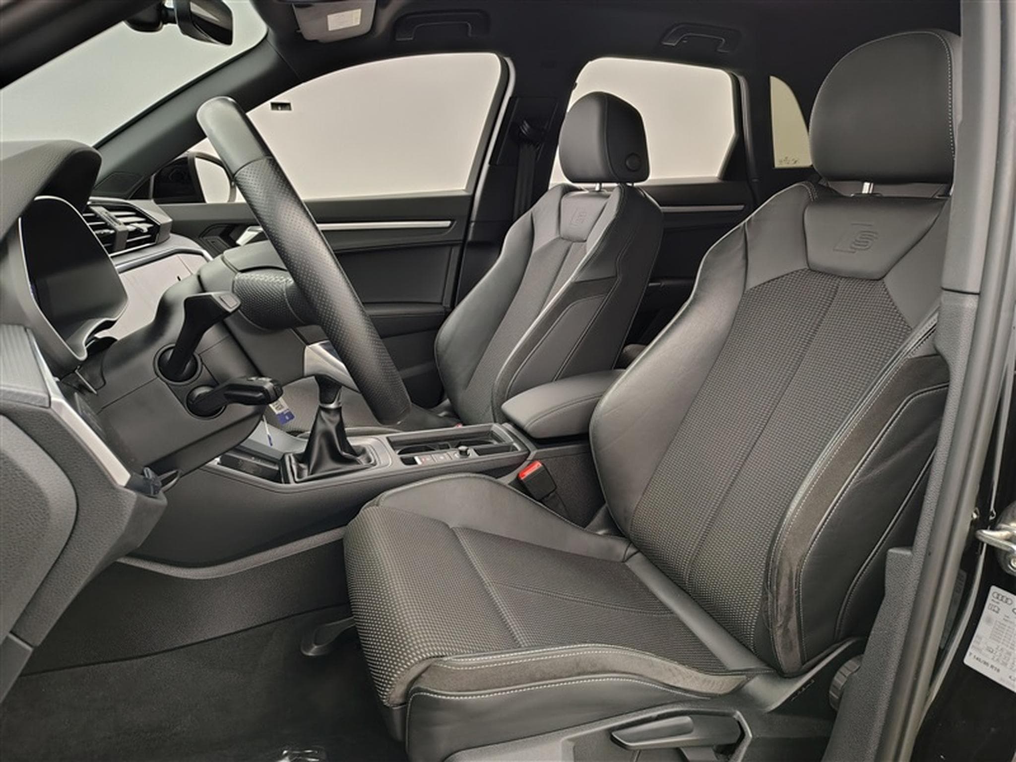 Audi Q3 35 TFSI 150cv S-Line NAVI / FULL LED / CUIR PARTIEL / JA 18" (2020) - Photo 7
