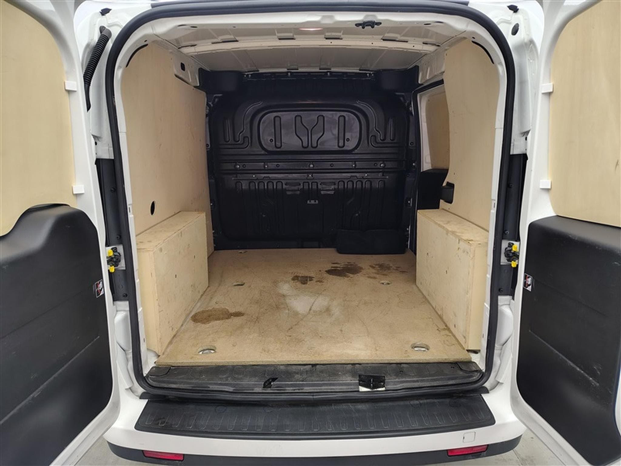 Fiat Doblo 1.6 MJET Cargo CLIM / CARPLAY (2023) - Photo 14