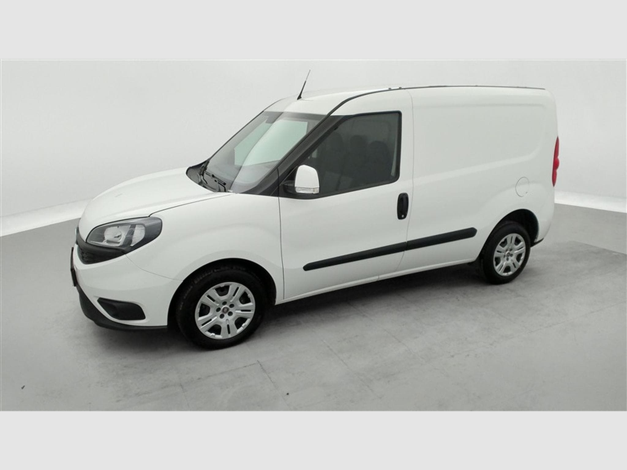 Fiat Doblo 1.6 MJET Cargo CLIM / CARPLAY (2023) - Photo 20