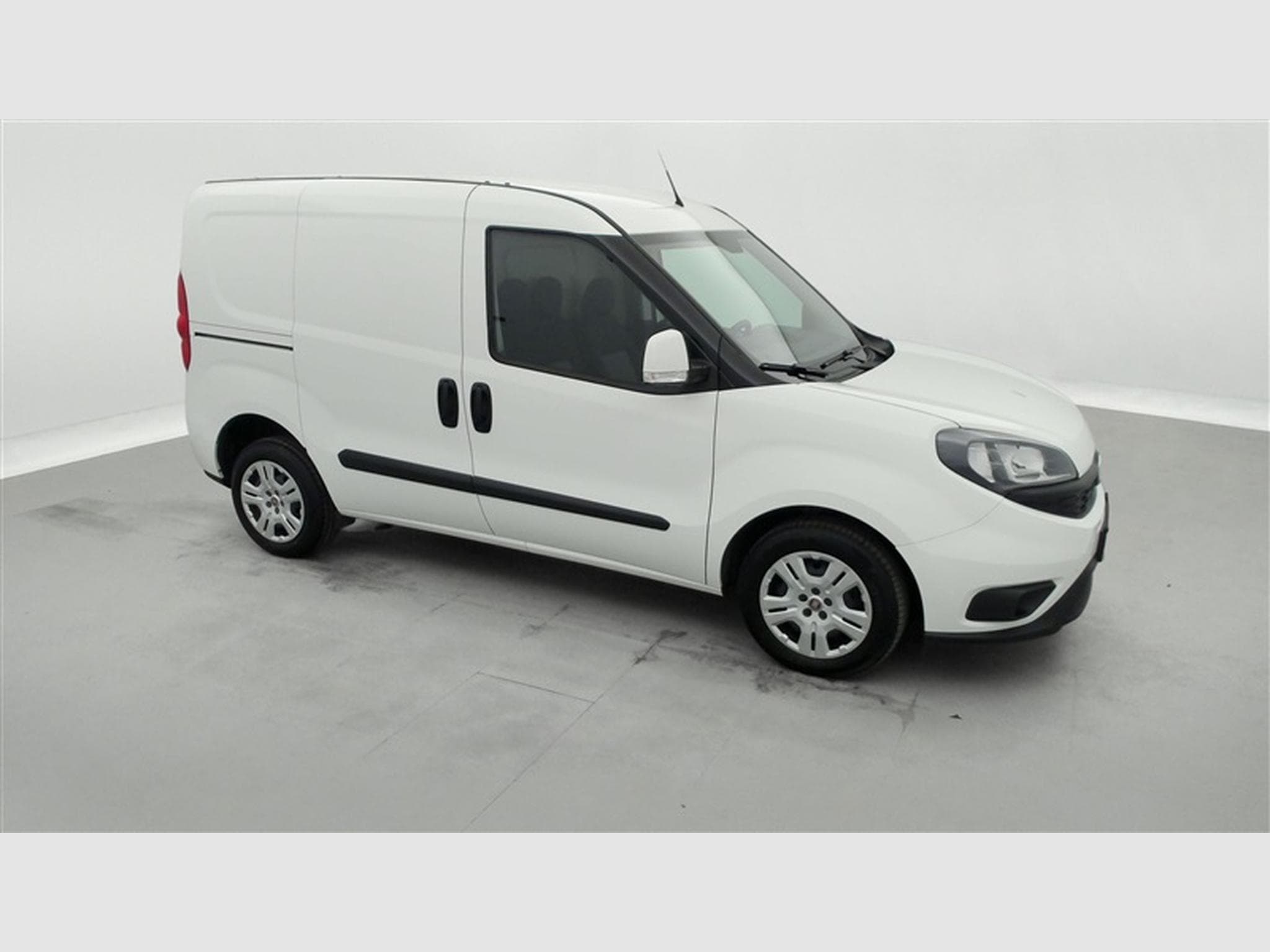 Fiat Doblo 1.6 MJET Cargo CLIM / CARPLAY (2023) - Photo 22
