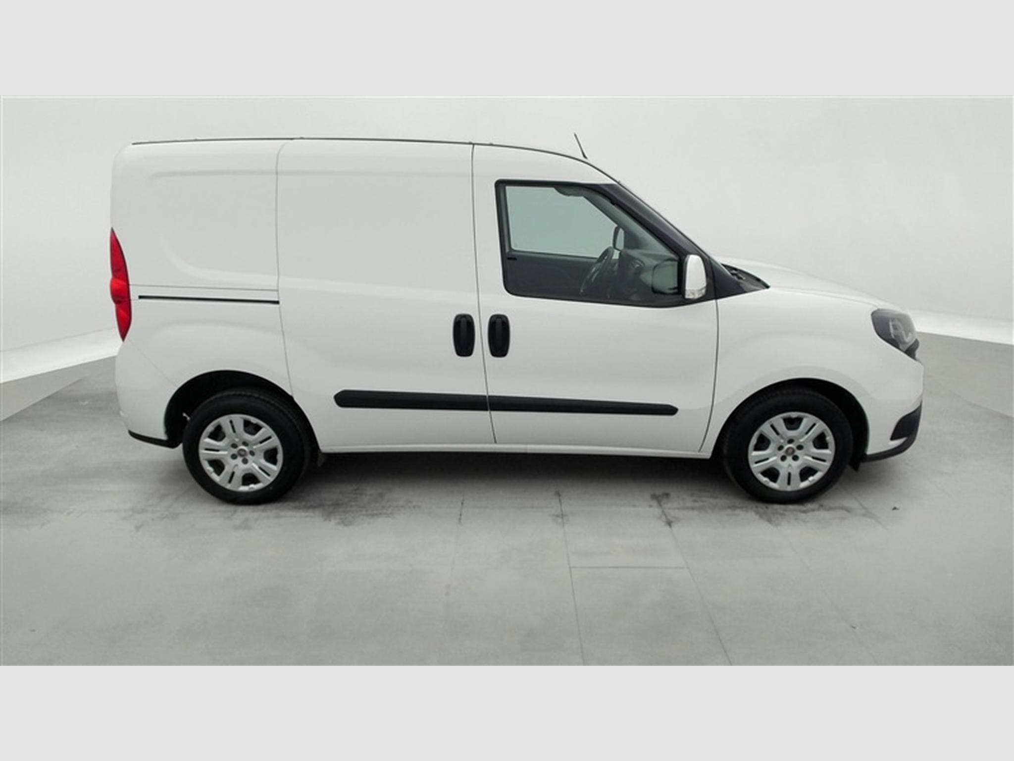 Fiat Doblo 1.6 MJET Cargo CLIM / CARPLAY (2023) - Photo 23