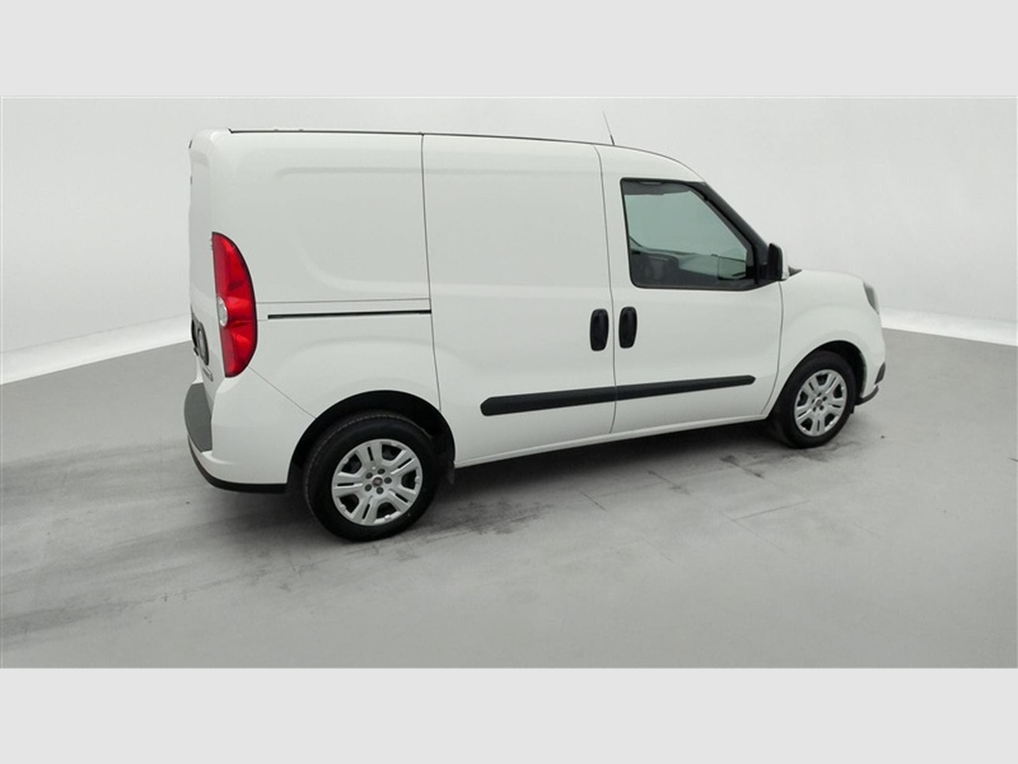 Fiat Doblo 1.6 MJET Cargo CLIM / CARPLAY (2023) - Photo 24