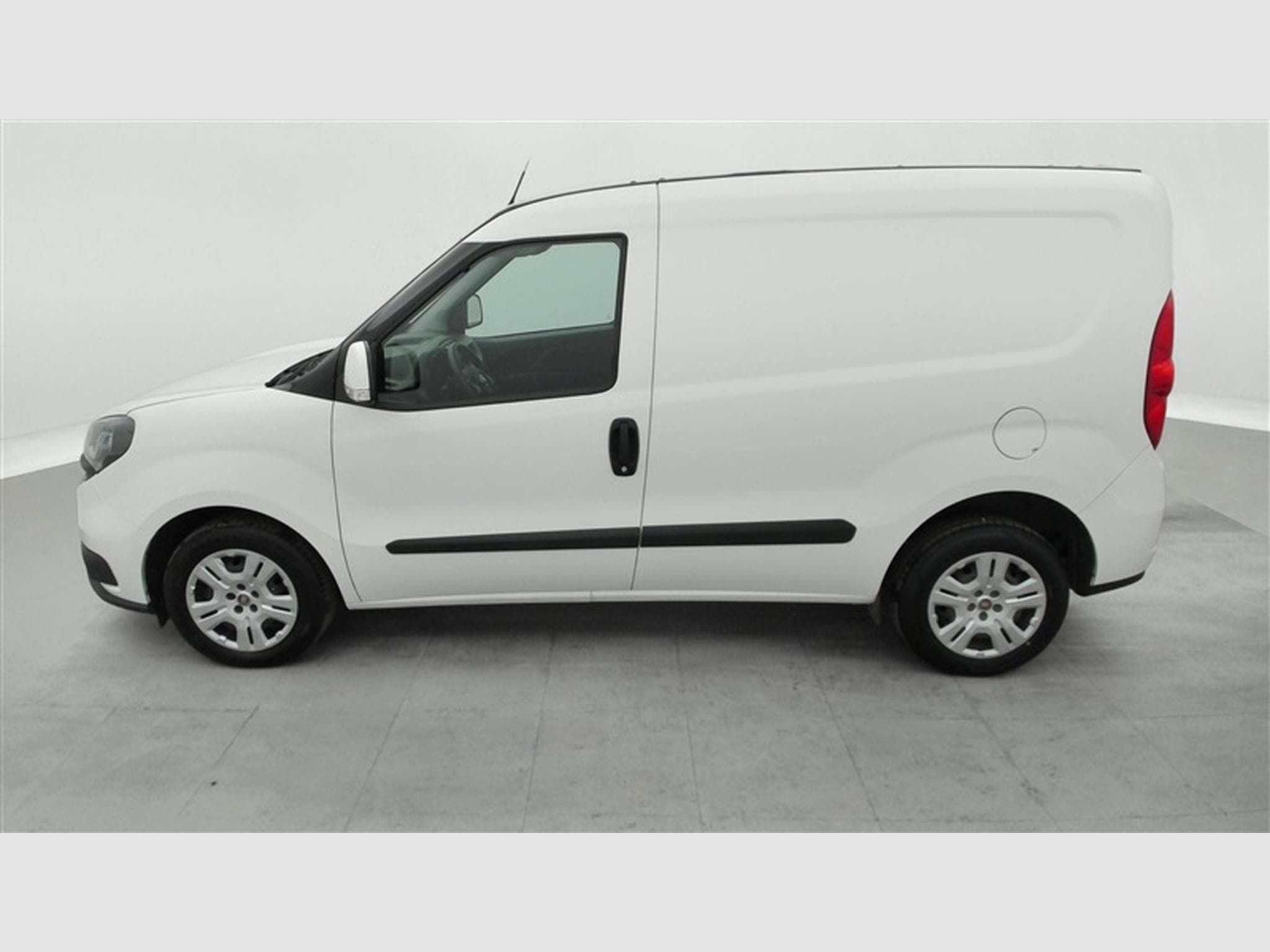 Fiat Doblo 1.6 MJET Cargo CLIM / CARPLAY (2023) - Photo 3