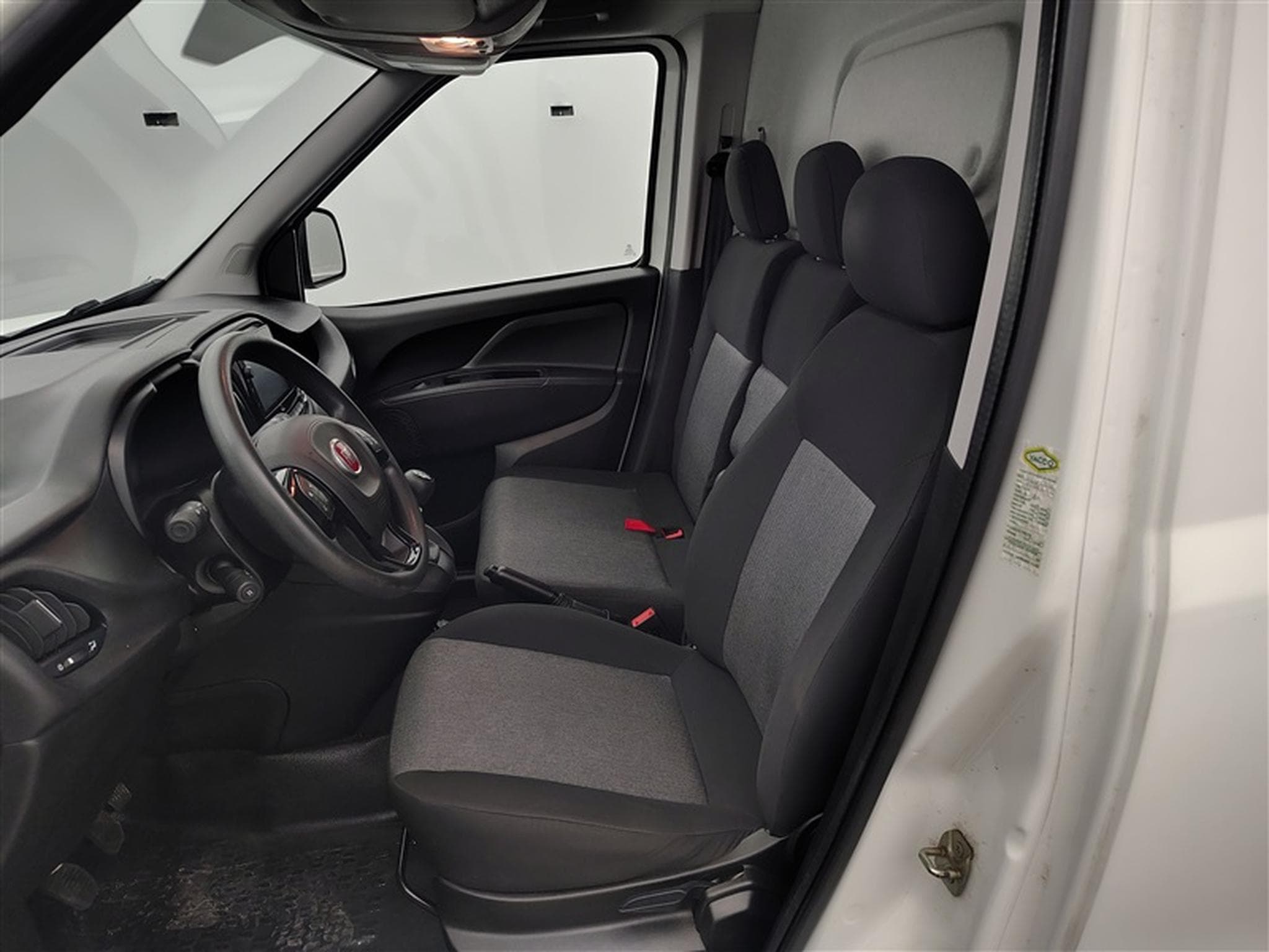 Fiat Doblo 1.6 MJET Cargo CLIM / CARPLAY (2023) - Photo 7