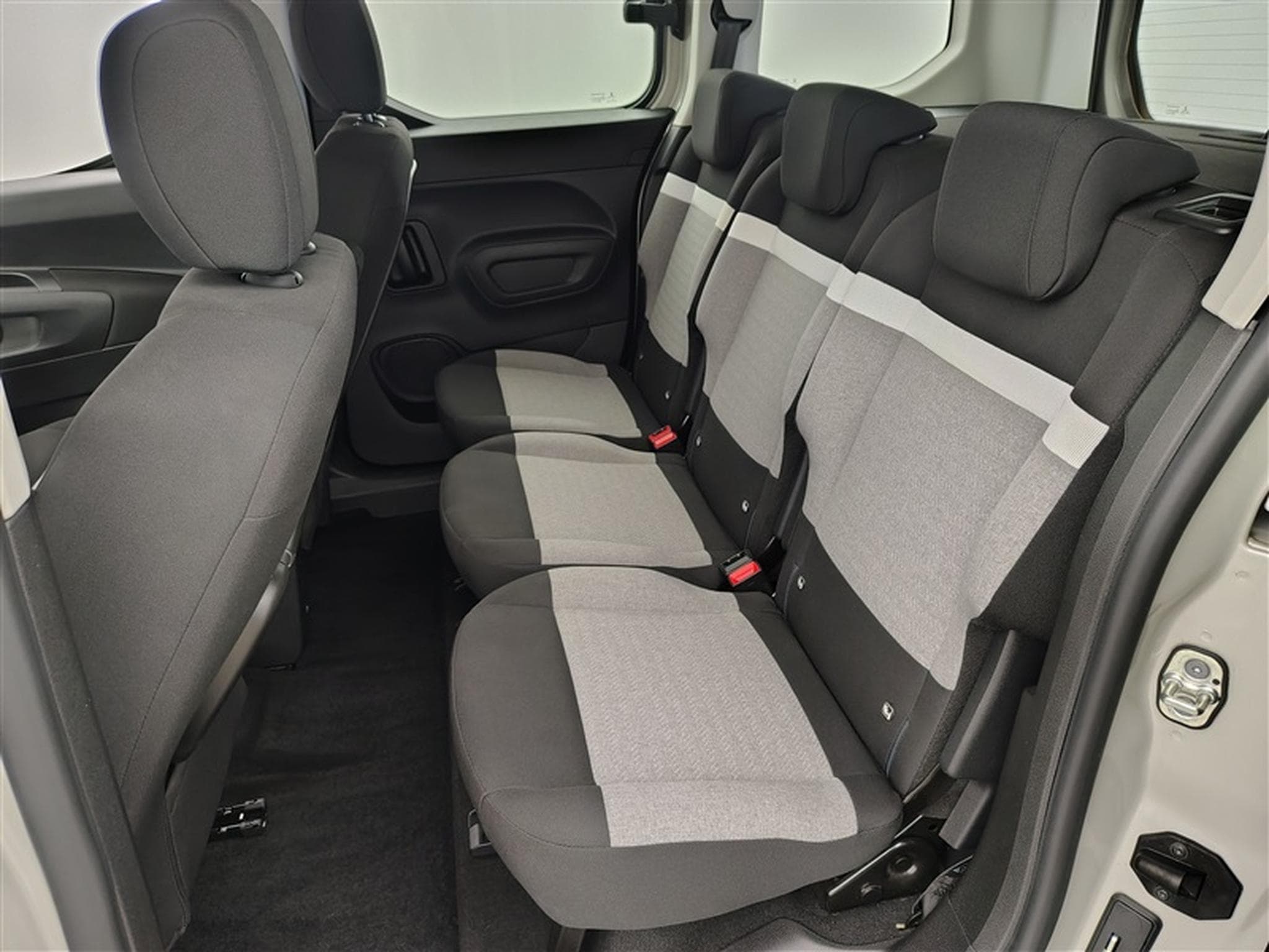 Citroen Berlingo 1.2 PureTech M *NAVI/CAM360/CARPLAY/PDC* (2022) - Photo 13