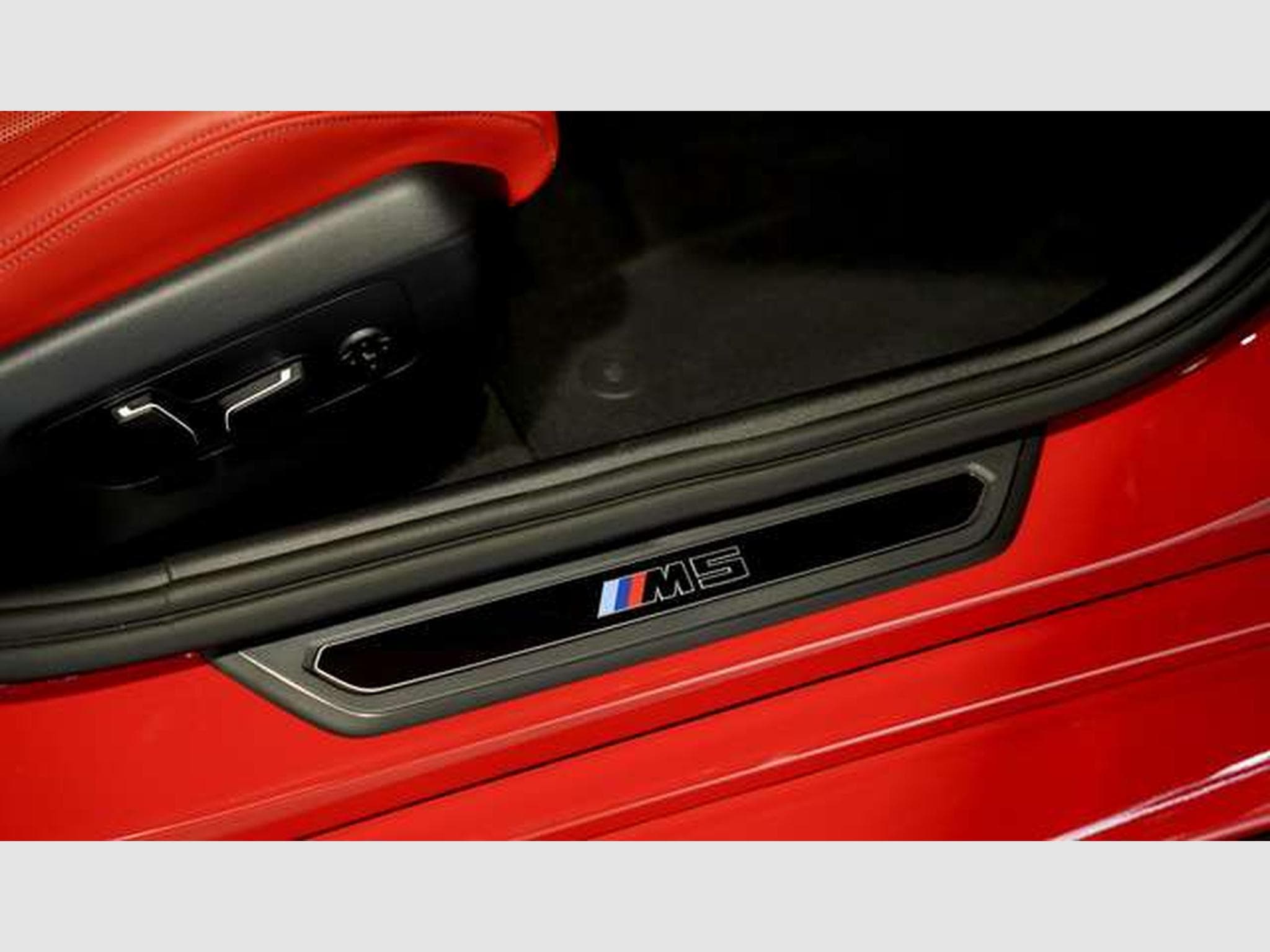 BMW M5 Touring 1.H *Carbon*Keramik*Grail*RossoCorsa (2025) - Photo 23