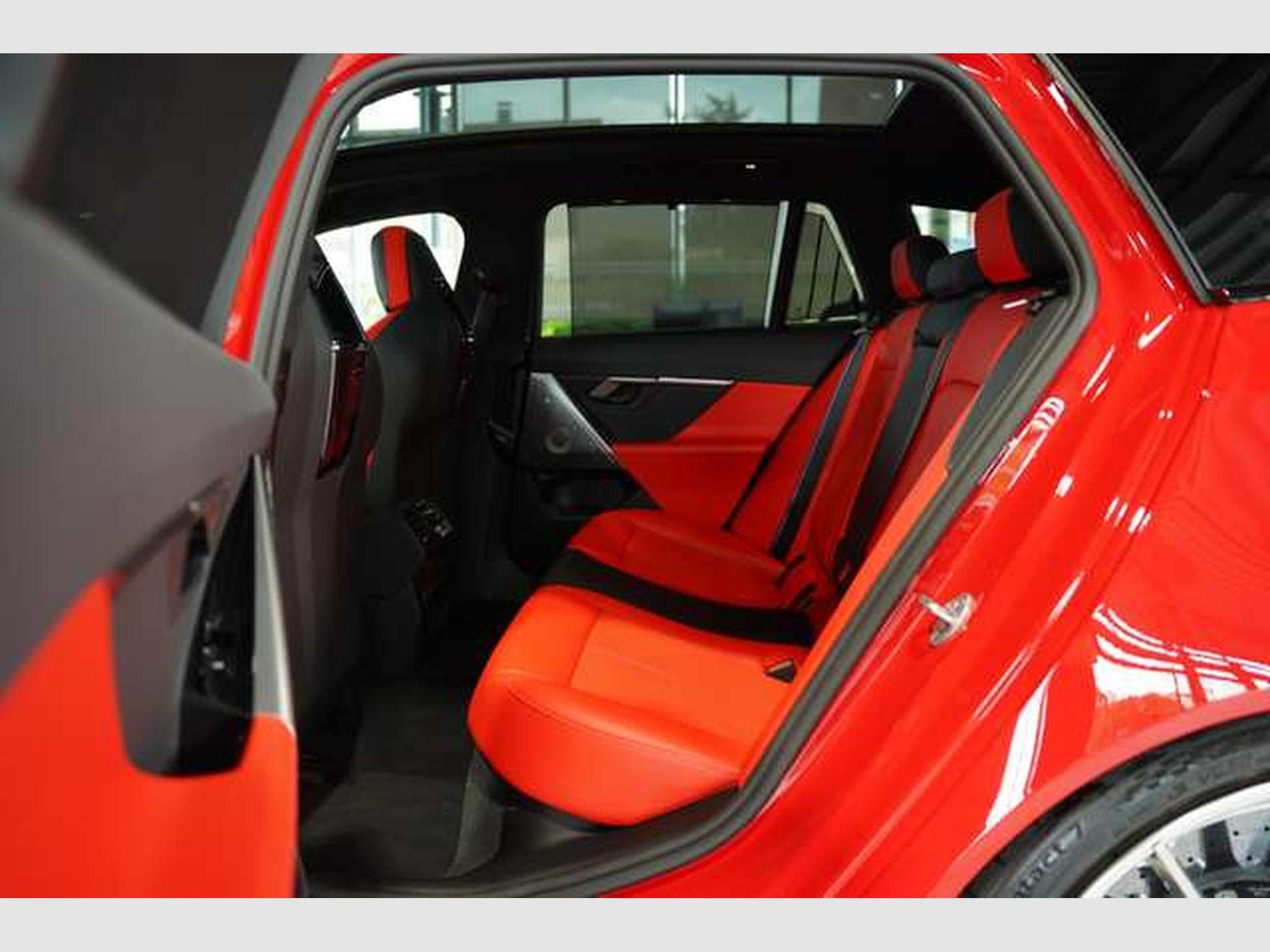 BMW M5 Touring 1.H *Carbon*Keramik*Grail*RossoCorsa (2025) - Photo 31