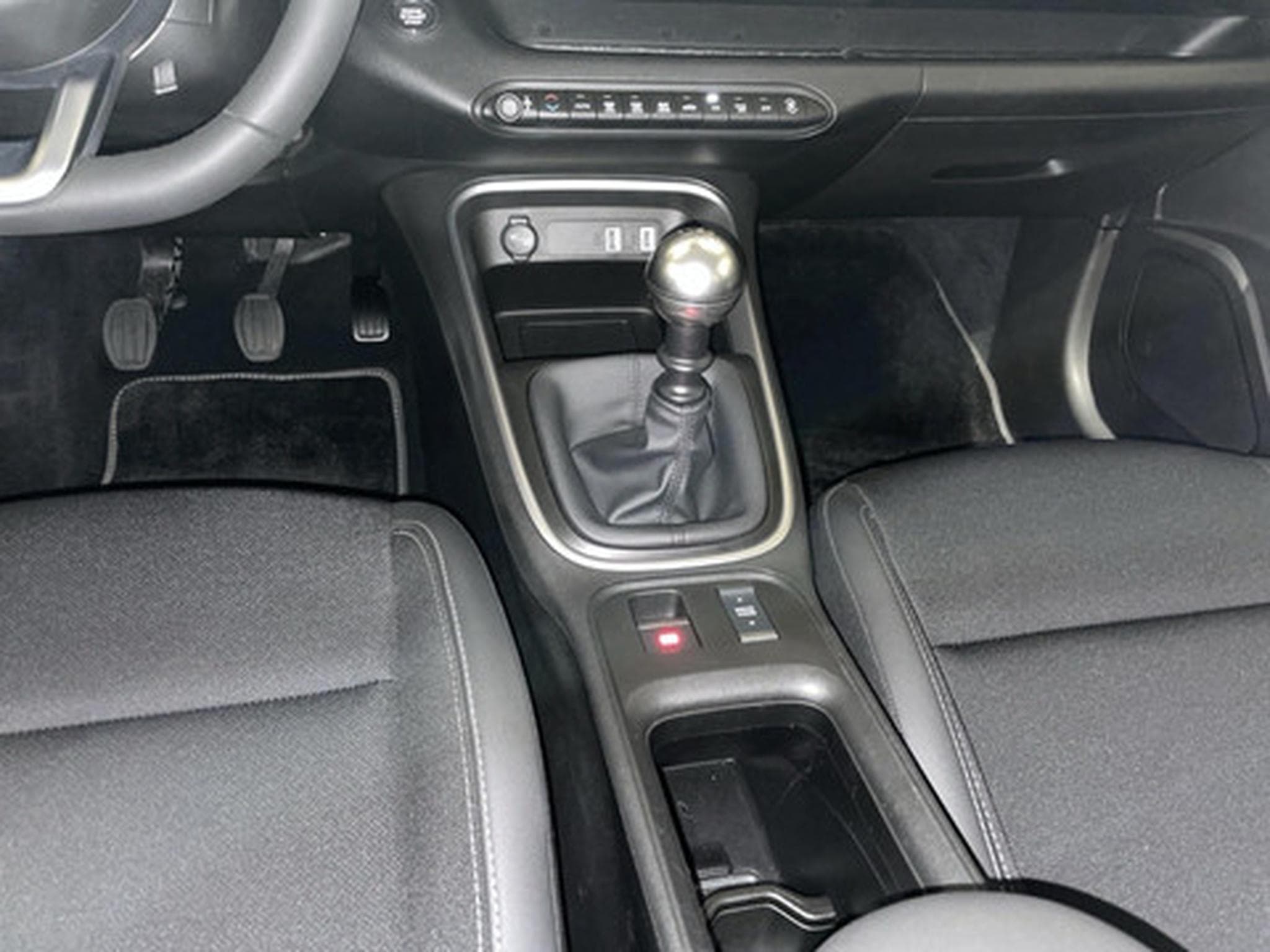 Jeep Avenger 1.2 Altitude MT6 (2025) - Photo 10
