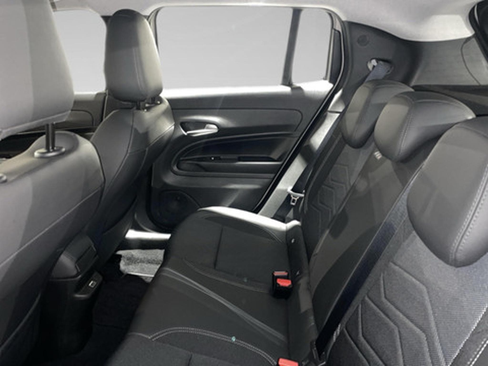 Jeep Avenger 1.2 Altitude MT6 (2025) - Photo 11
