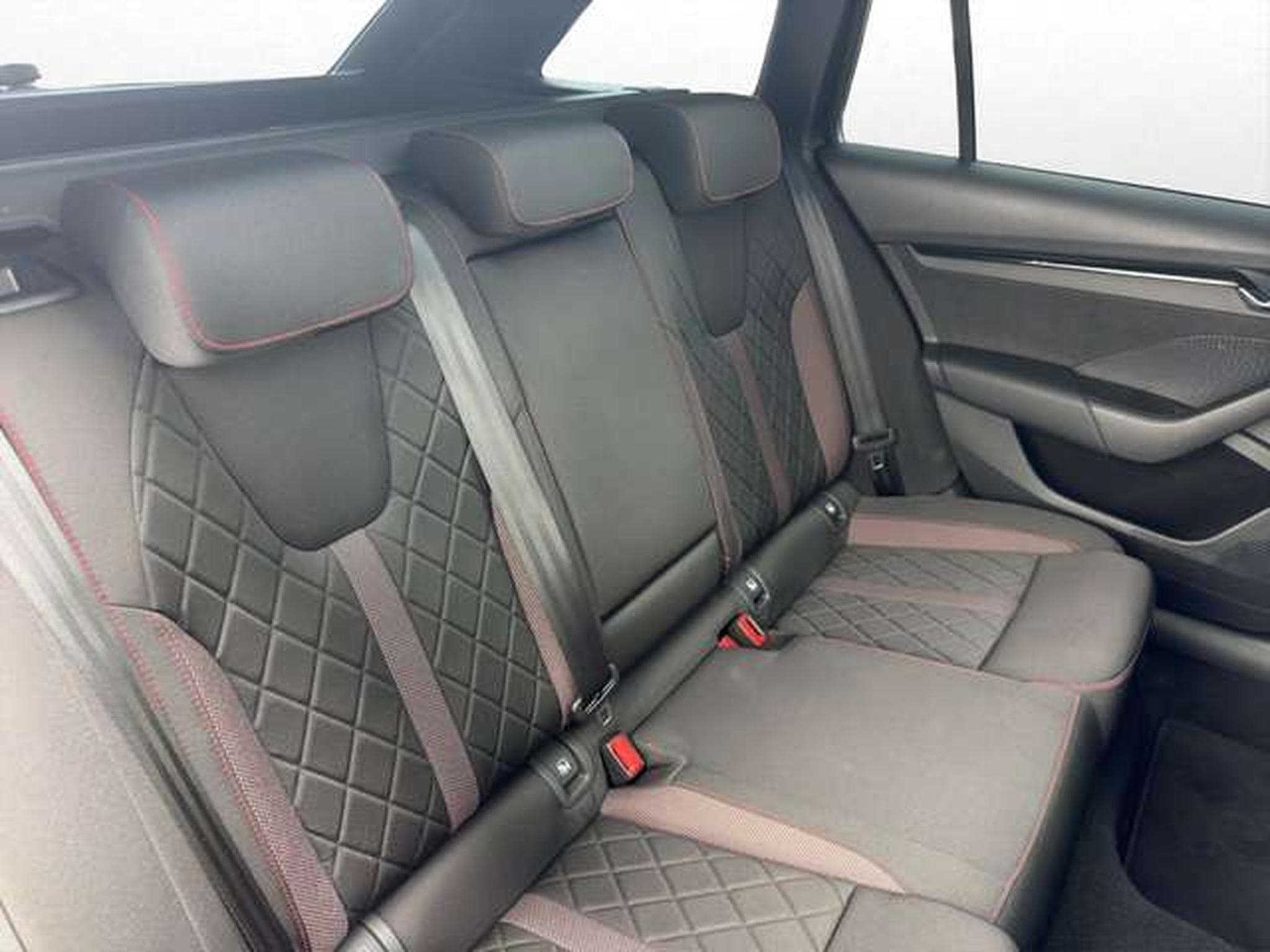 Skoda Octavia Combi RS/Pano/Side-As./360°/Columbus/AHK (2023) - Photo 16