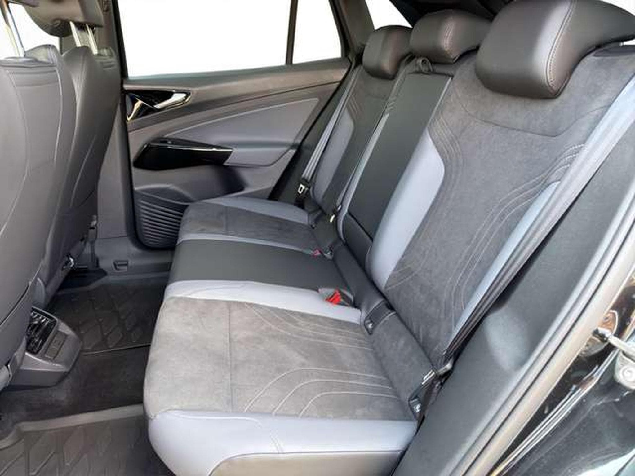 VW ID.4 Pro 210 kW pro/Design-P/AHK/SHZ/FHZ/Matrix (2024) - Photo 13