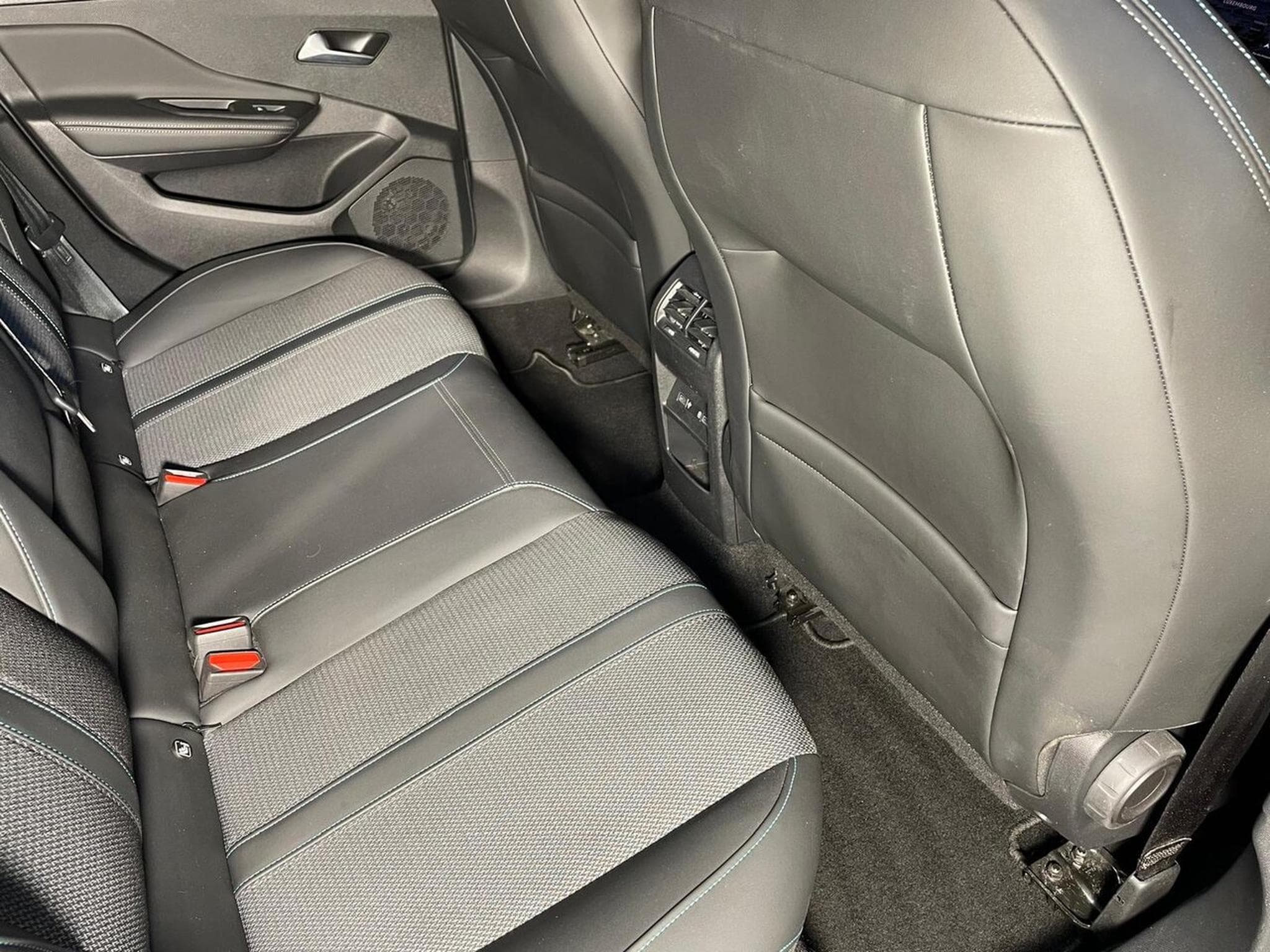 Peugeot 308 SW 1.5 BlueHDI 130 ALLURE EAT8 GPS CARPLAY (2022) - Photo 9